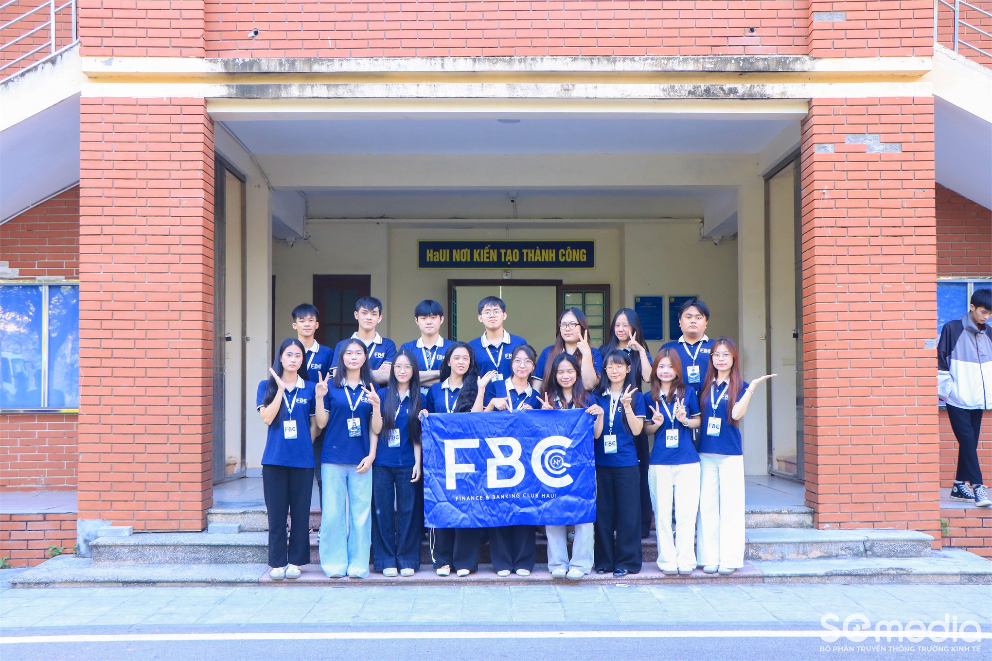SE Club’s Day 2026: Tân sinh viên K21 Trường Kinh tế sôi nổi `Xác định tọa độ` tại Ngày hội tuyển thành viên