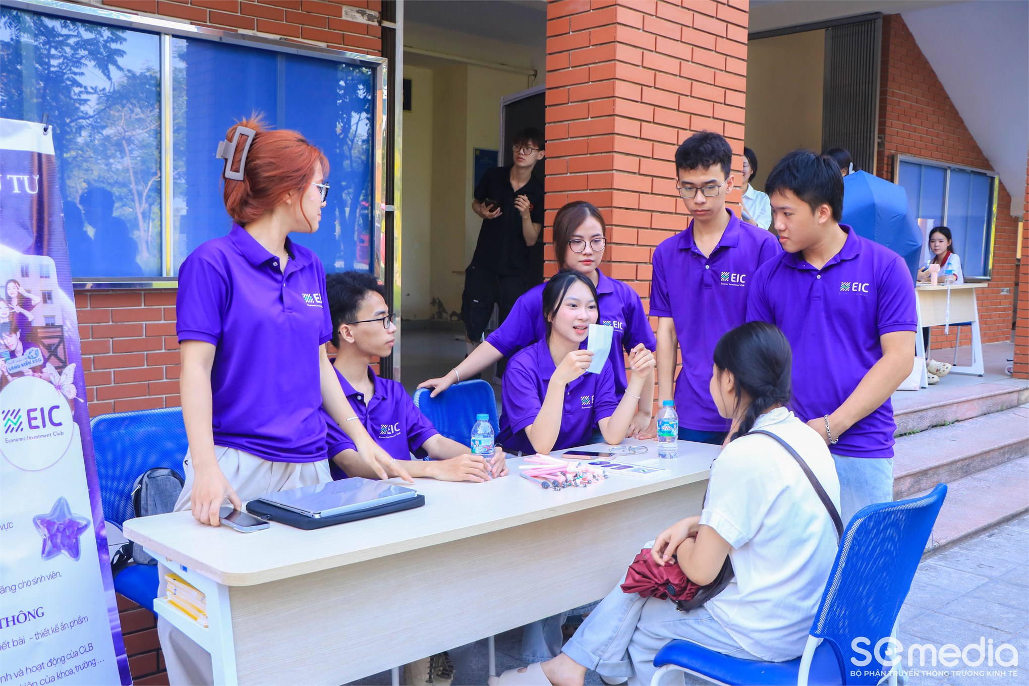 SE Club’s Day 2026: Tân sinh viên K21 Trường Kinh tế sôi nổi `Xác định tọa độ` tại Ngày hội tuyển thành viên