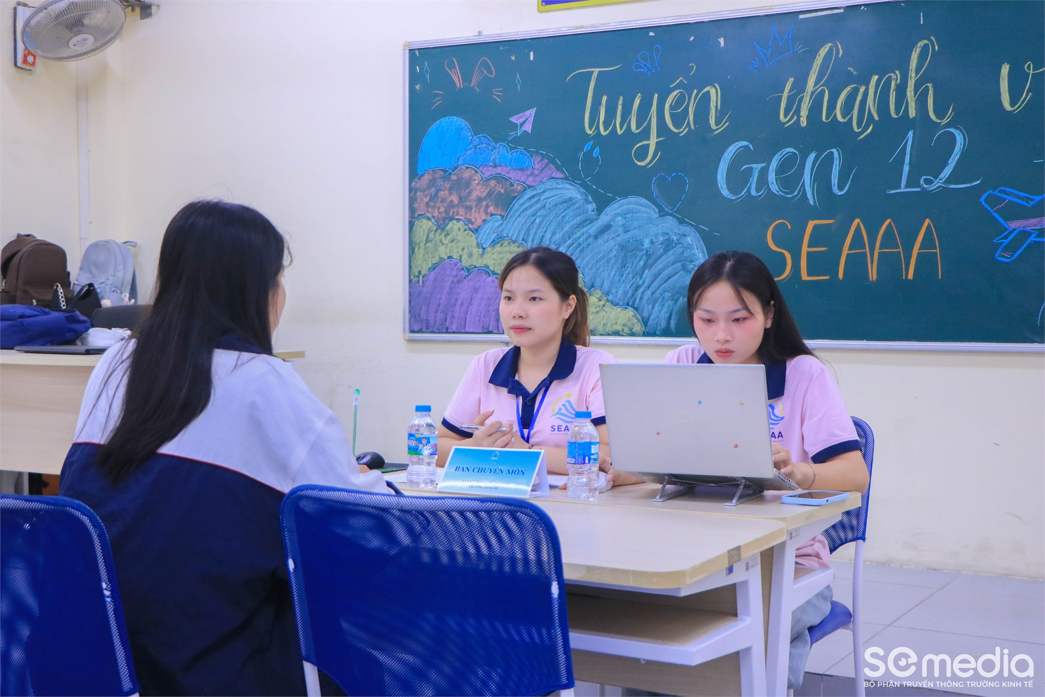 SE Club’s Day 2026: Tân sinh viên K21 Trường Kinh tế sôi nổi `Xác định tọa độ` tại Ngày hội tuyển thành viên