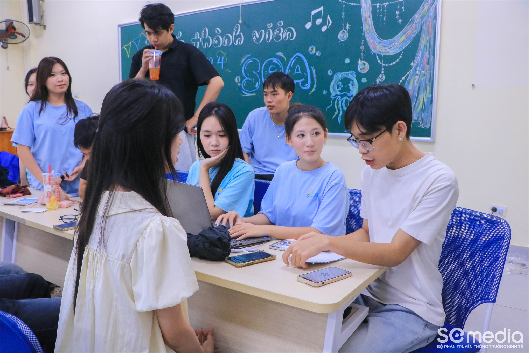 SE Club’s Day 2026: Tân sinh viên K21 Trường Kinh tế sôi nổi `Xác định tọa độ` tại Ngày hội tuyển thành viên
