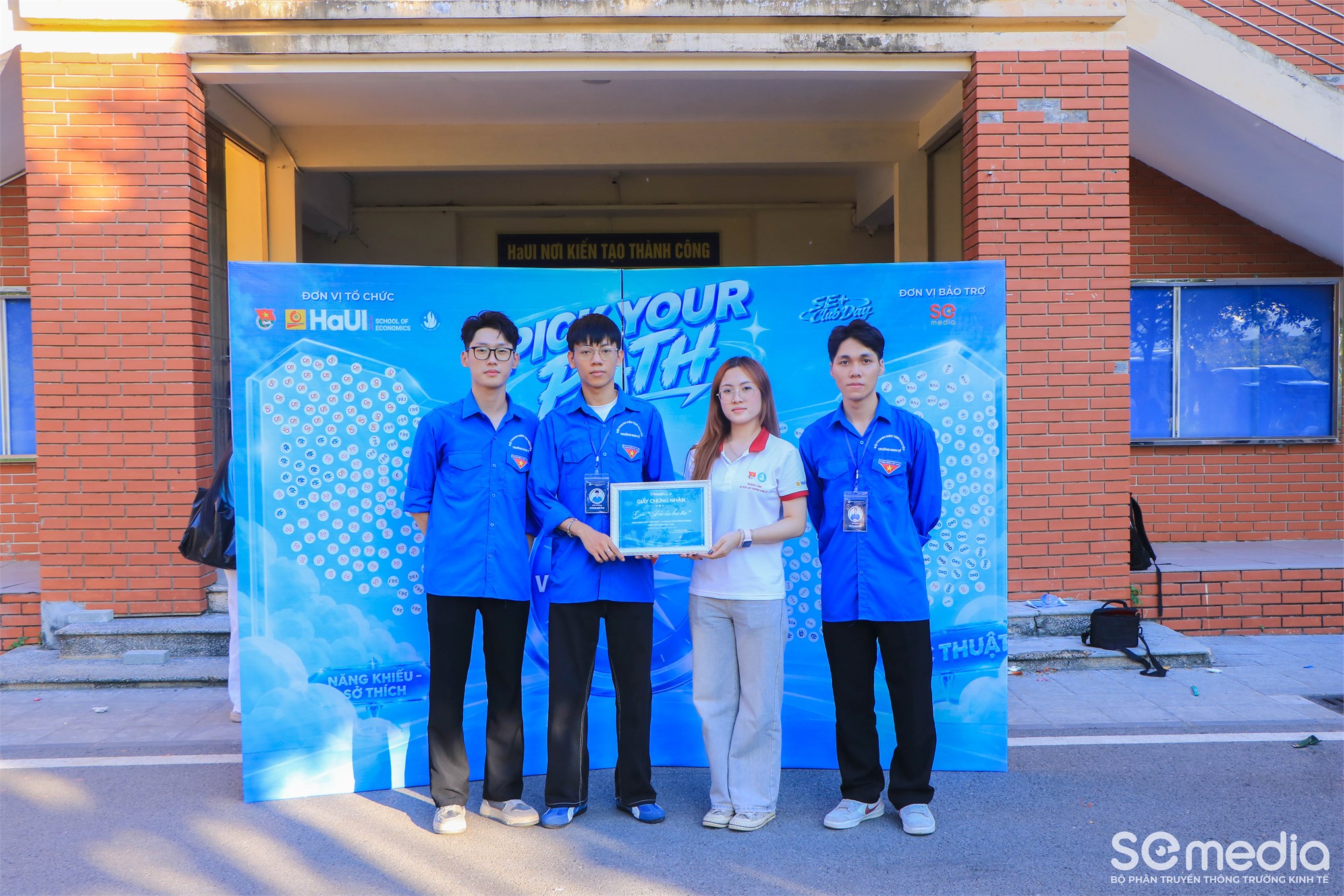 SE Club’s Day 2026: Tân sinh viên K21 Trường Kinh tế sôi nổi `Xác định tọa độ` tại Ngày hội tuyển thành viên