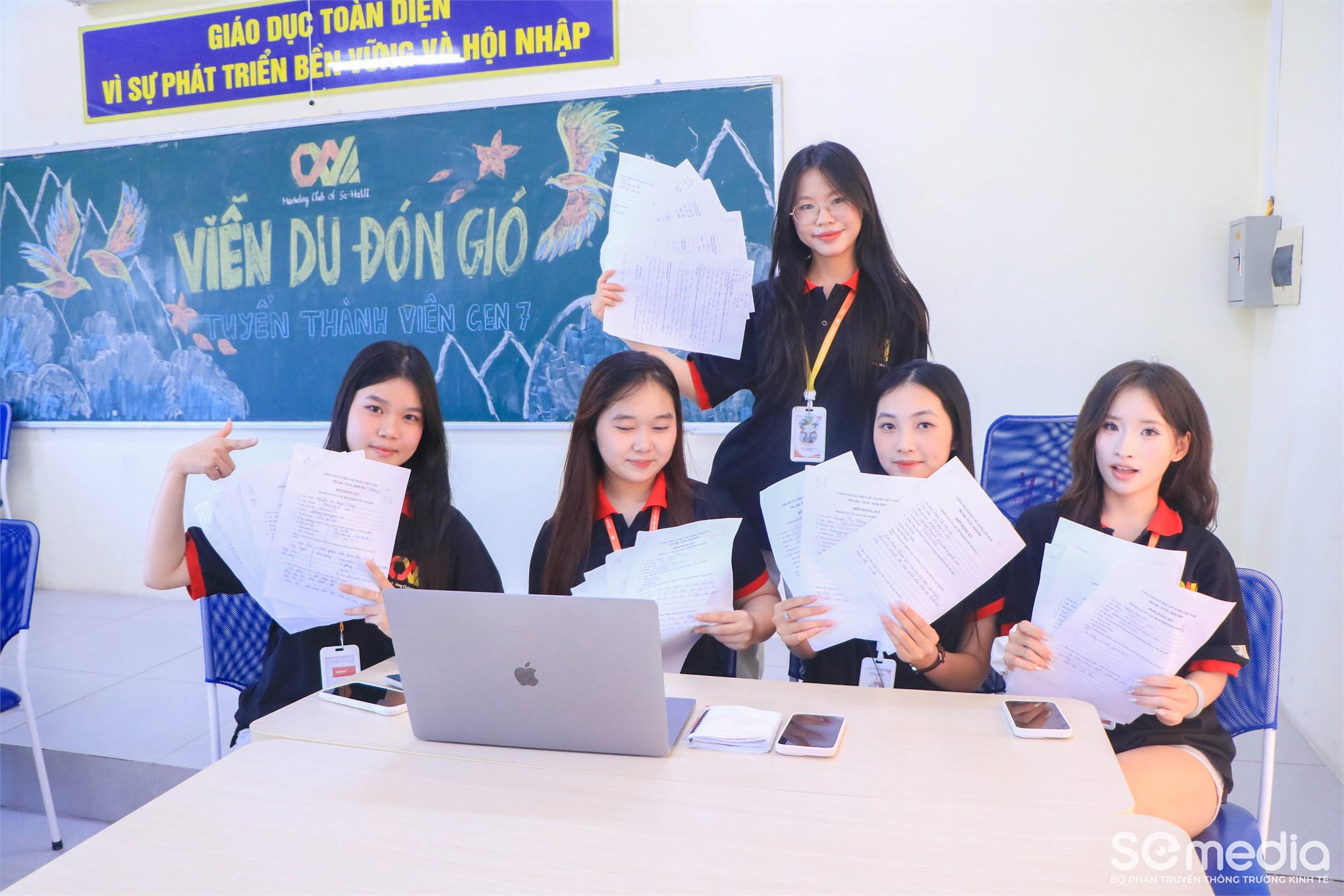 SE Club’s Day 2026: Tân sinh viên K21 Trường Kinh tế sôi nổi `Xác định tọa độ` tại Ngày hội tuyển thành viên