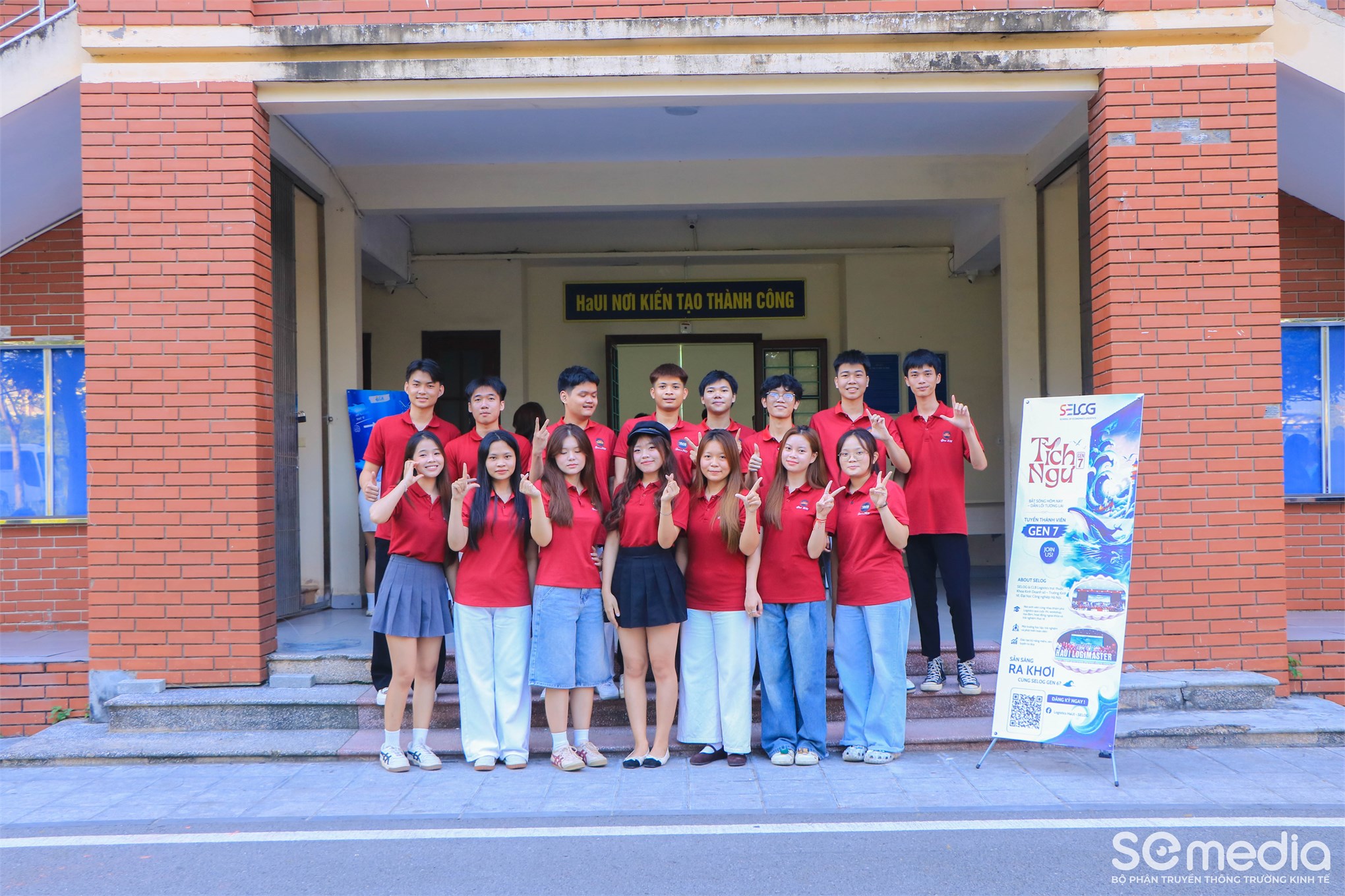 SE Club’s Day 2026: Tân sinh viên K21 Trường Kinh tế sôi nổi `Xác định tọa độ` tại Ngày hội tuyển thành viên