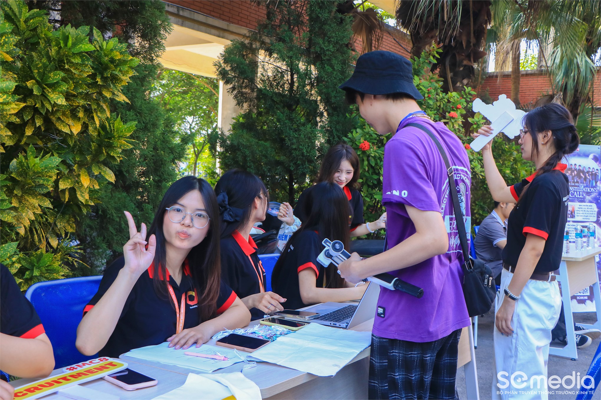 SE Club’s Day 2026: Tân sinh viên K21 Trường Kinh tế sôi nổi `Xác định tọa độ` tại Ngày hội tuyển thành viên