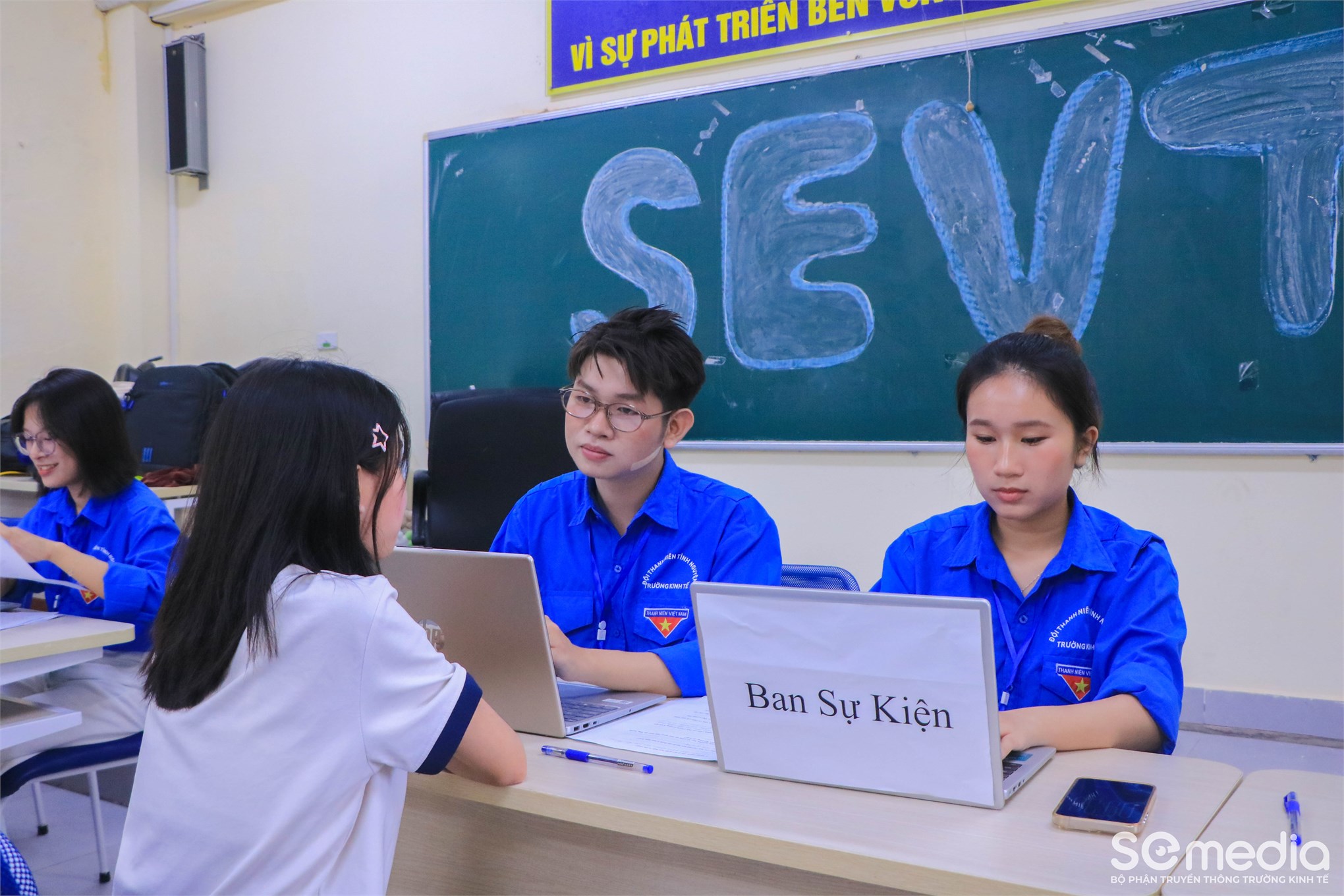 SE Club’s Day 2026: Tân sinh viên K21 Trường Kinh tế sôi nổi `Xác định tọa độ` tại Ngày hội tuyển thành viên