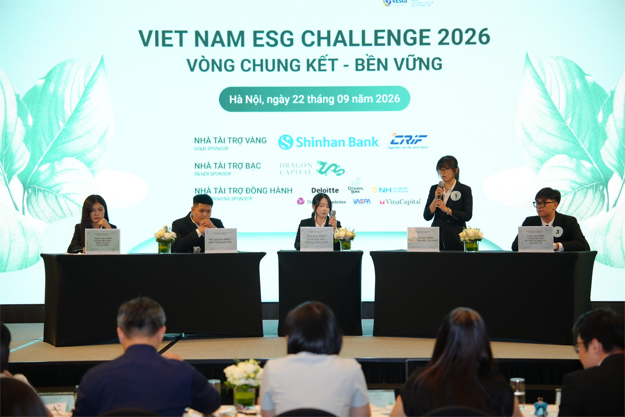 Đội thi VANTAGE (Trường Kinh tế - HaUI) ghi dấu ấn tại Chung kết cuộc thi `Quản trị công ty hướng tới phát triển bền vững` – VietNam ESG Challenge 2026