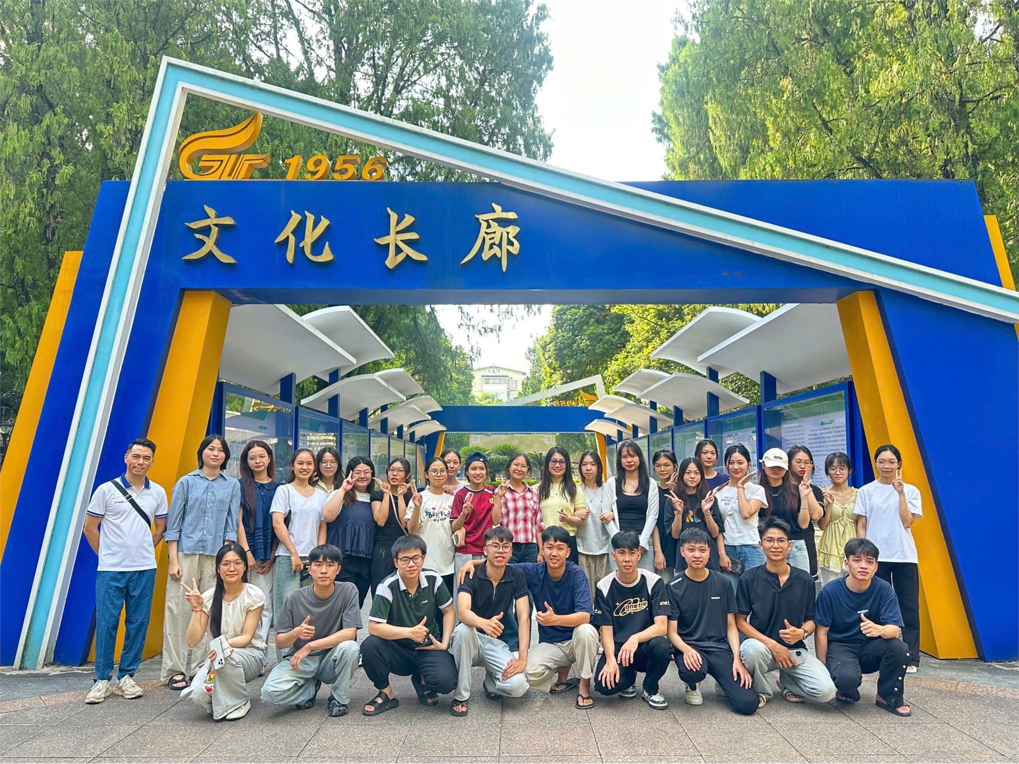 Đoàn công tác Trường Kinh tế – Đại học Công nghiệp Hà Nội thăm, làm việc và hỗ trợ sinh viên tại các trường đại học ở Quế Lâm, Trung Quốc