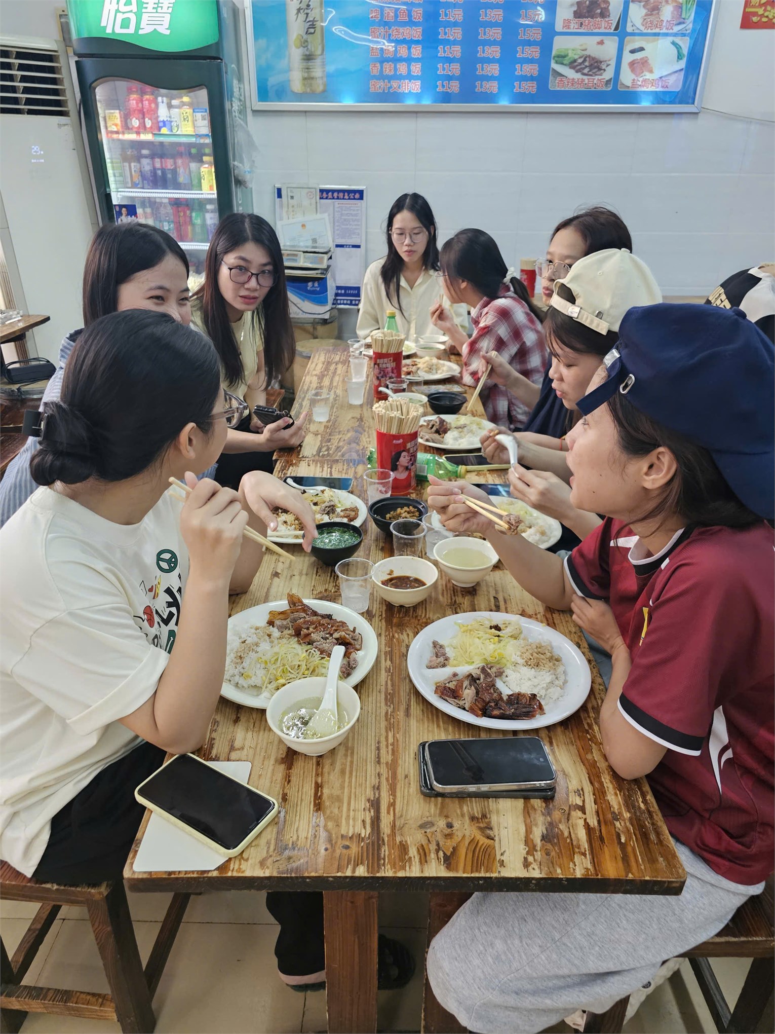 Đoàn công tác Trường Kinh tế – Đại học Công nghiệp Hà Nội thăm, làm việc và hỗ trợ sinh viên tại các trường đại học ở Quế Lâm, Trung Quốc