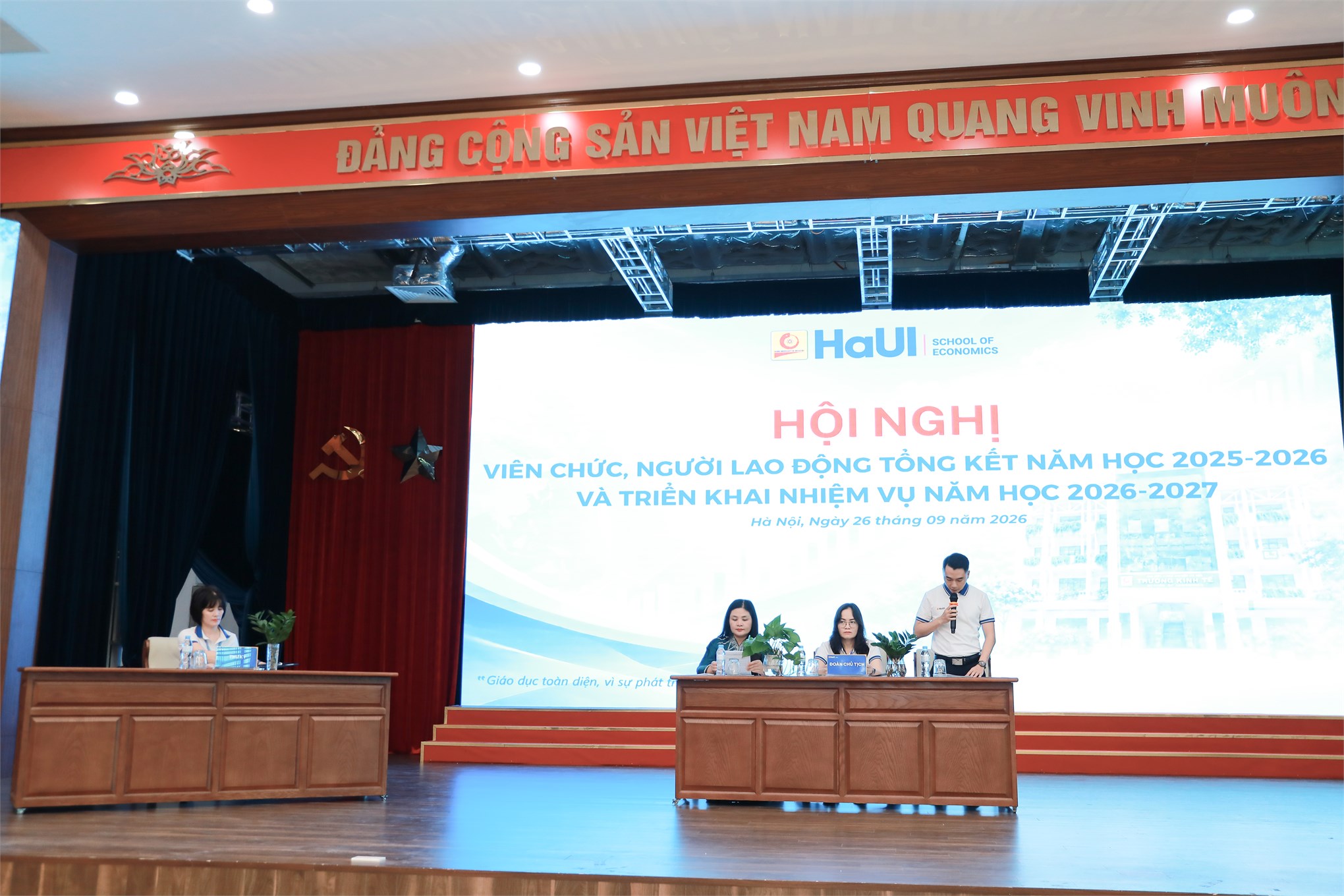 Hội nghị viên chức, người lao động Trường Kinh tế năm 2026: đoàn kết, trách nhiệm, đổi mới, quyết tâm hoàn thành nhiệm vụ năm học 2026–2027