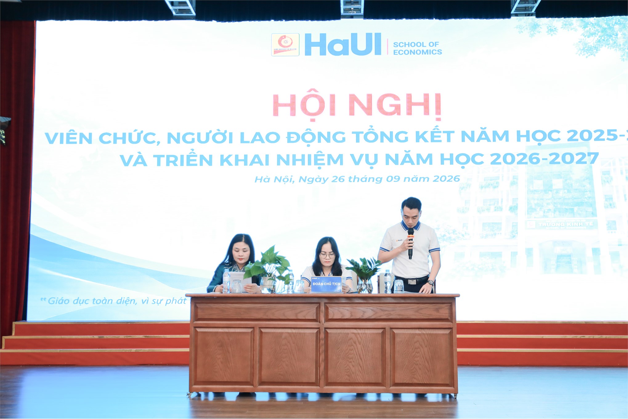 Hội nghị viên chức, người lao động Trường Kinh tế năm 2026: đoàn kết, trách nhiệm, đổi mới, quyết tâm hoàn thành nhiệm vụ năm học 2026–2027