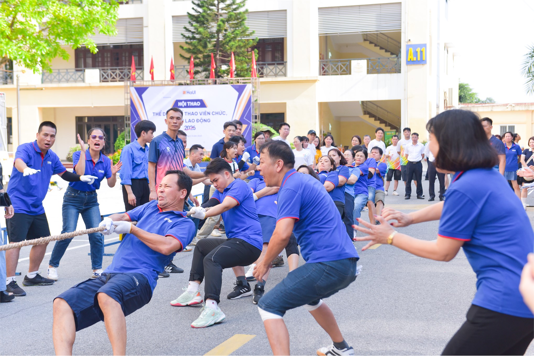 Dấu ấn Trường Kinh tế: Cùng Liên quân 5 giành Giải Ba toàn đoàn tại Hội thao viên chức, người lao động