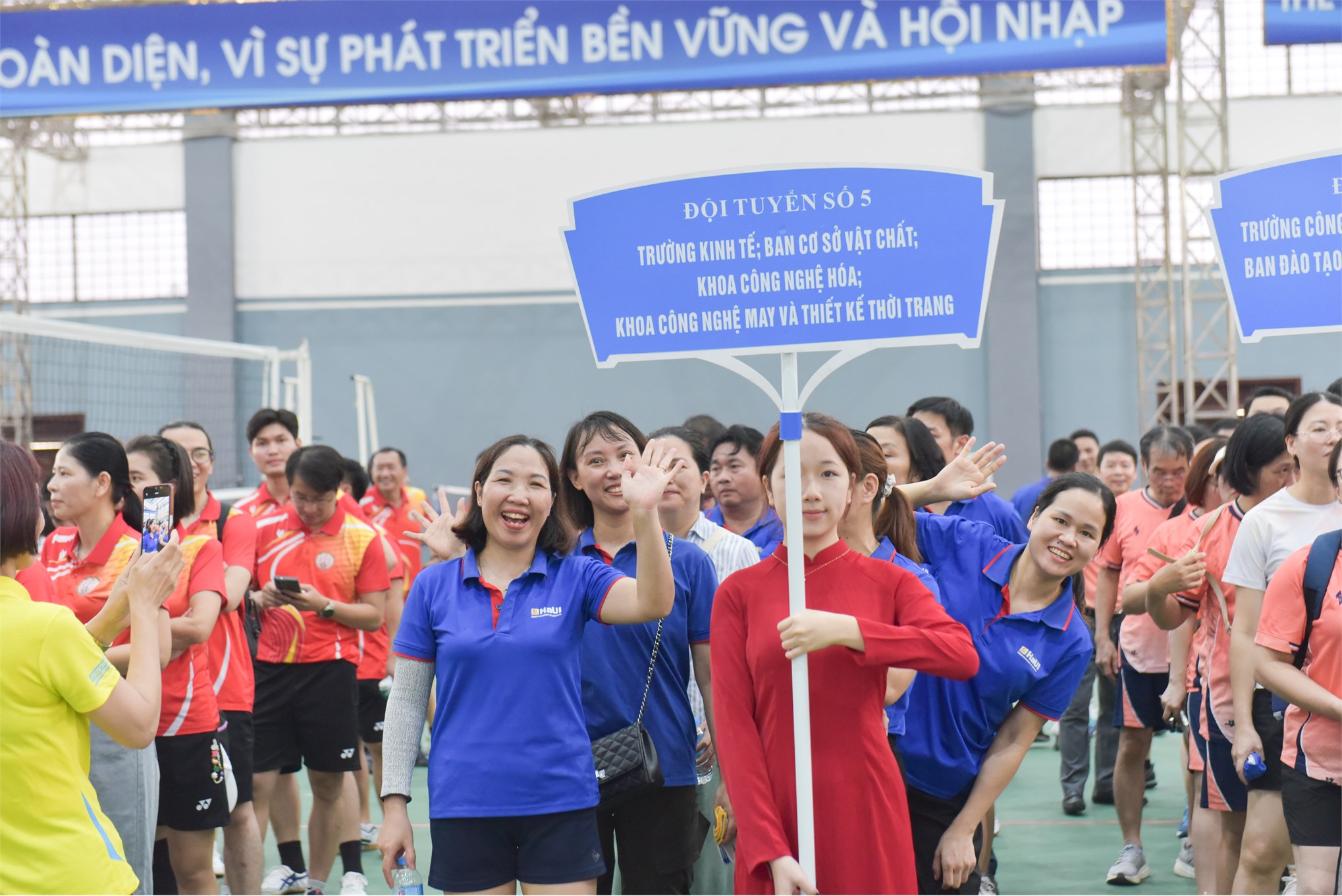 Dấu ấn Trường Kinh tế: Cùng Liên quân 5 giành Giải Ba toàn đoàn tại Hội thao viên chức, người lao động