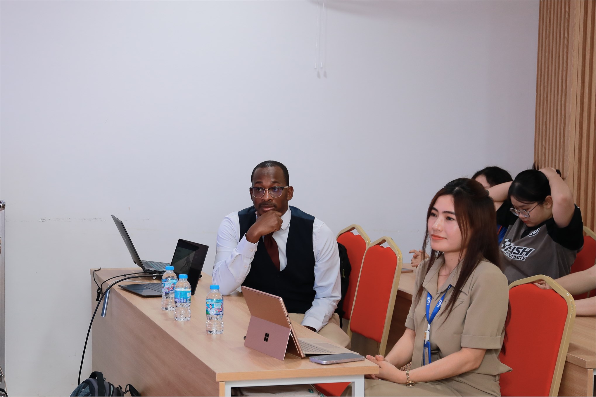 Trường Kinh tế tổ chức Workshop “Business Leadership”: Phát triển năng lực lãnh đạo cho sinh viên