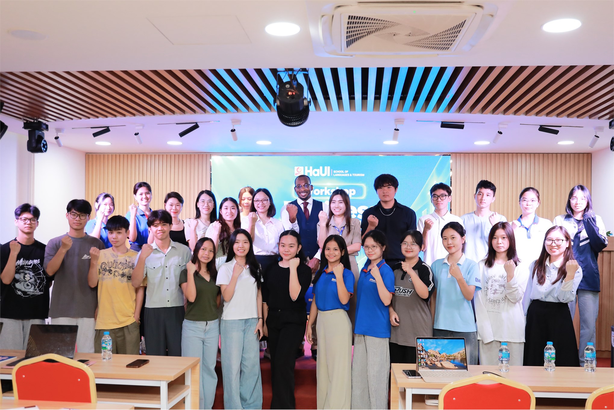 Trường Kinh tế tổ chức Workshop “Business Leadership”: Phát triển năng lực lãnh đạo cho sinh viên