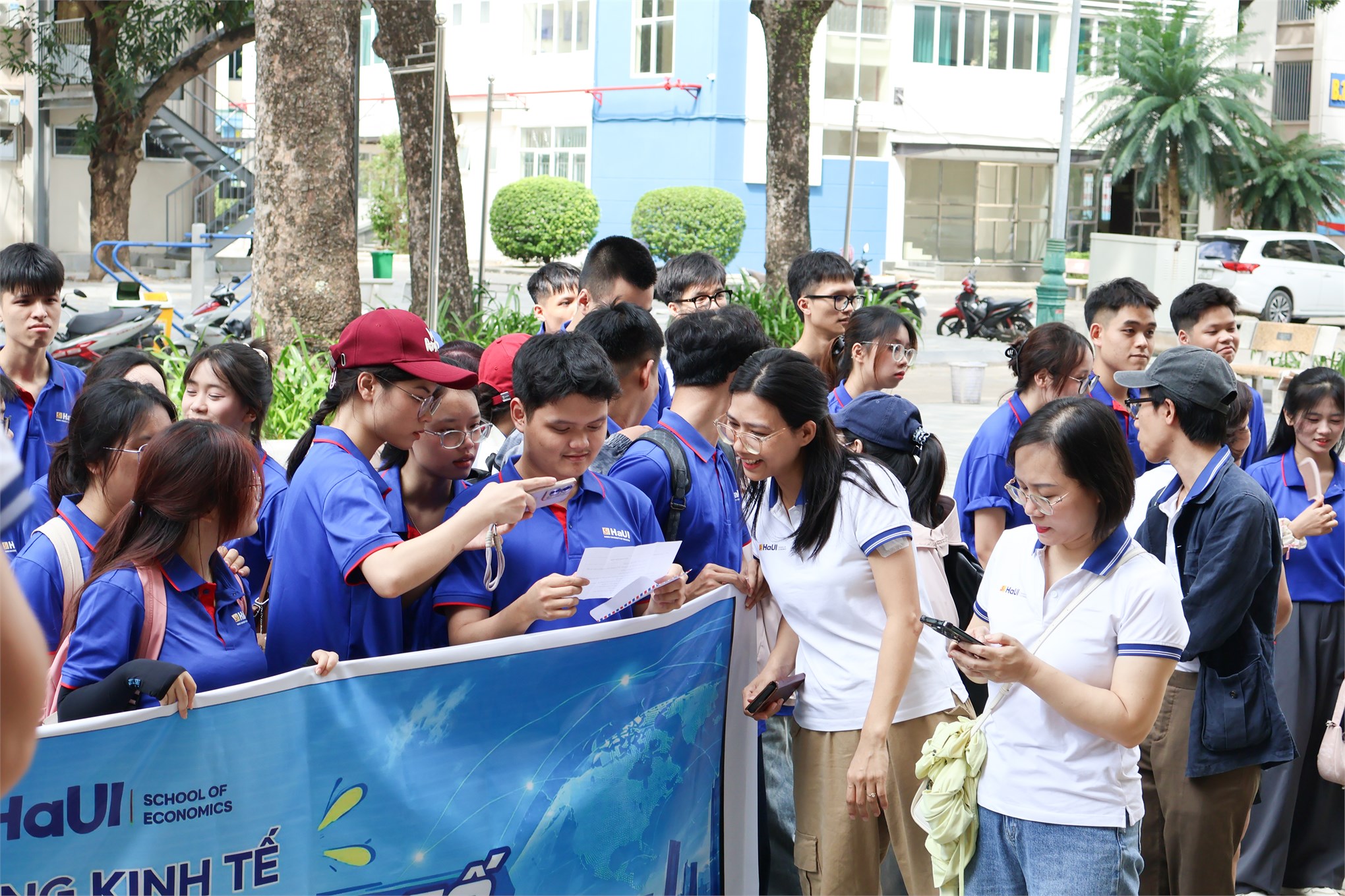 Sôi nổi chương trình team building kết nối thầy trò khoa kinh doanh số – trường kinh tế, đh công nghiệp hà nội