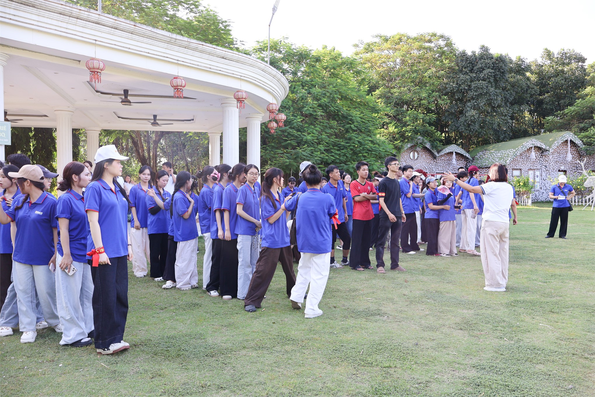 Sôi nổi chương trình team building kết nối thầy trò khoa kinh doanh số – trường kinh tế, đh công nghiệp hà nội