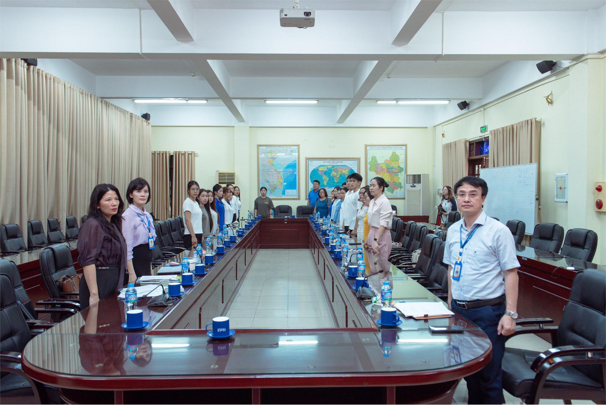Chi bộ Kinh tế 2 Đảng bộ bộ phận Trường Kinh tế tổ chức Lễ kết nạp Đảng viên mới và sinh hoạt chi bộ thường kỳ tháng 10/2026