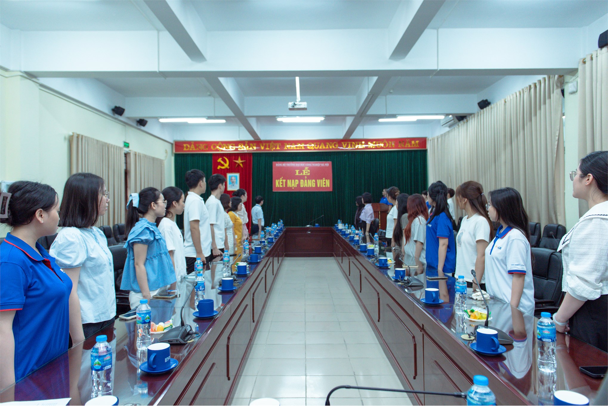 Chi bộ Kinh tế 2 Đảng bộ bộ phận Trường Kinh tế tổ chức Lễ kết nạp Đảng viên mới và sinh hoạt chi bộ thường kỳ tháng 10/2026