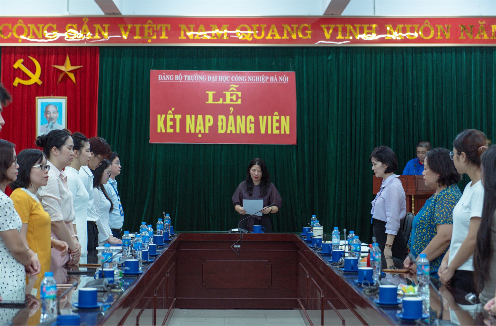 Chi bộ Kinh tế 2 Đảng bộ bộ phận Trường Kinh tế tổ chức Lễ kết nạp Đảng viên mới và sinh hoạt chi bộ thường kỳ tháng 10/2026