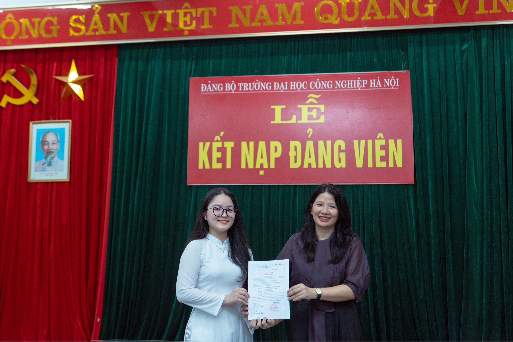 Chi bộ Kinh tế 2 Đảng bộ bộ phận Trường Kinh tế tổ chức Lễ kết nạp Đảng viên mới và sinh hoạt chi bộ thường kỳ tháng 10/2026