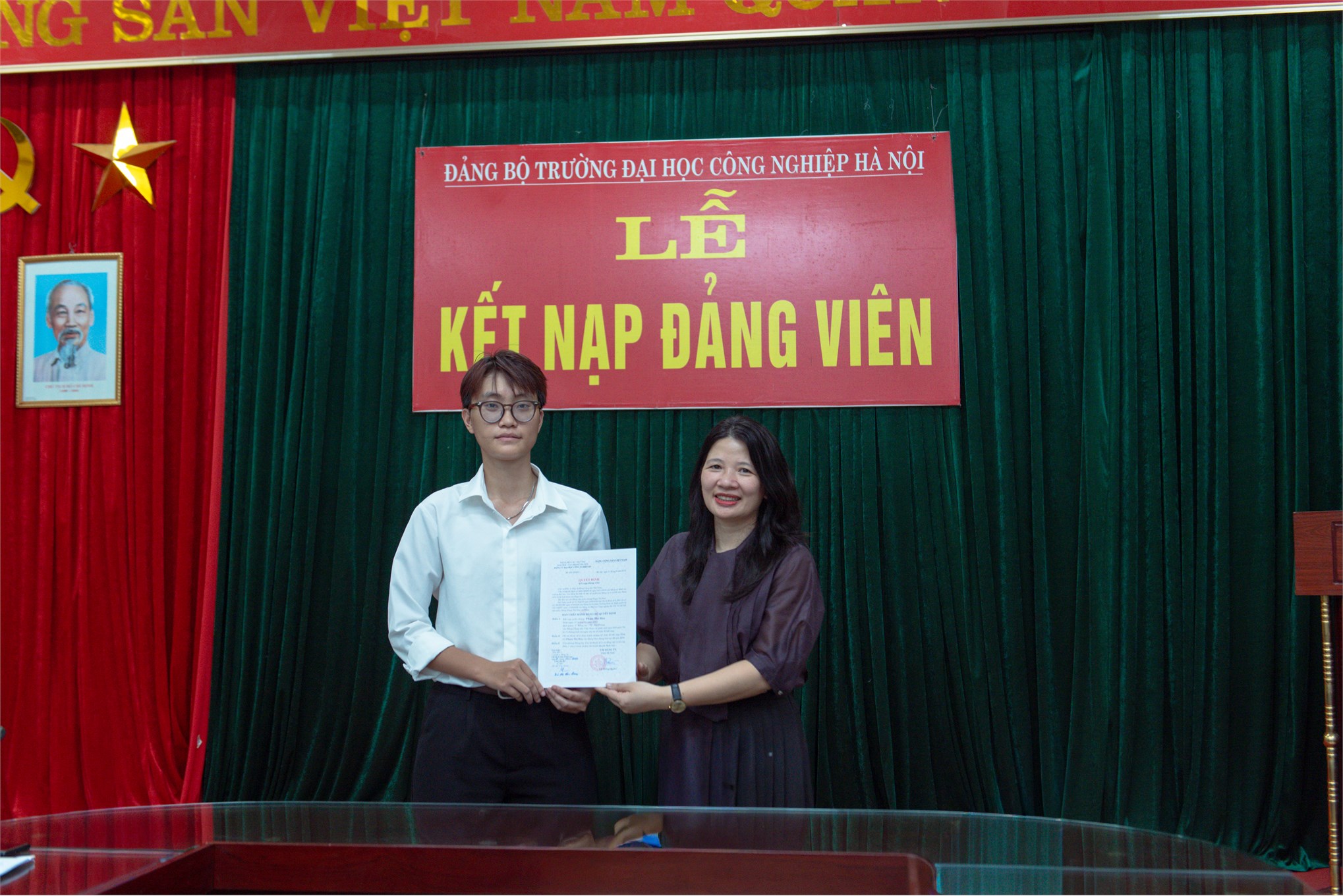 Chi bộ Kinh tế 2 Đảng bộ bộ phận Trường Kinh tế tổ chức Lễ kết nạp Đảng viên mới và sinh hoạt chi bộ thường kỳ tháng 10/2026