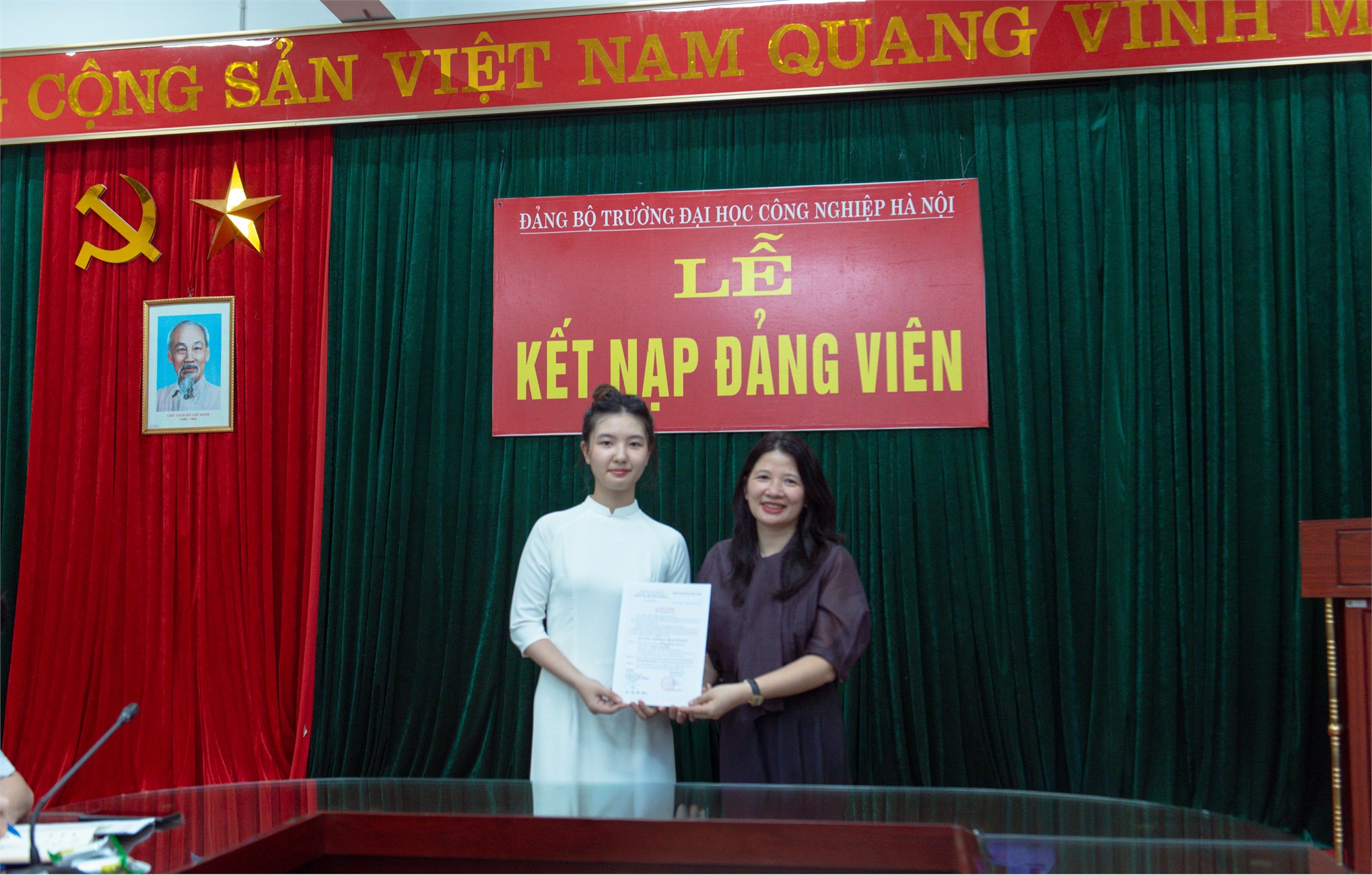 Chi bộ Kinh tế 2 Đảng bộ bộ phận Trường Kinh tế tổ chức Lễ kết nạp Đảng viên mới và sinh hoạt chi bộ thường kỳ tháng 10/2026