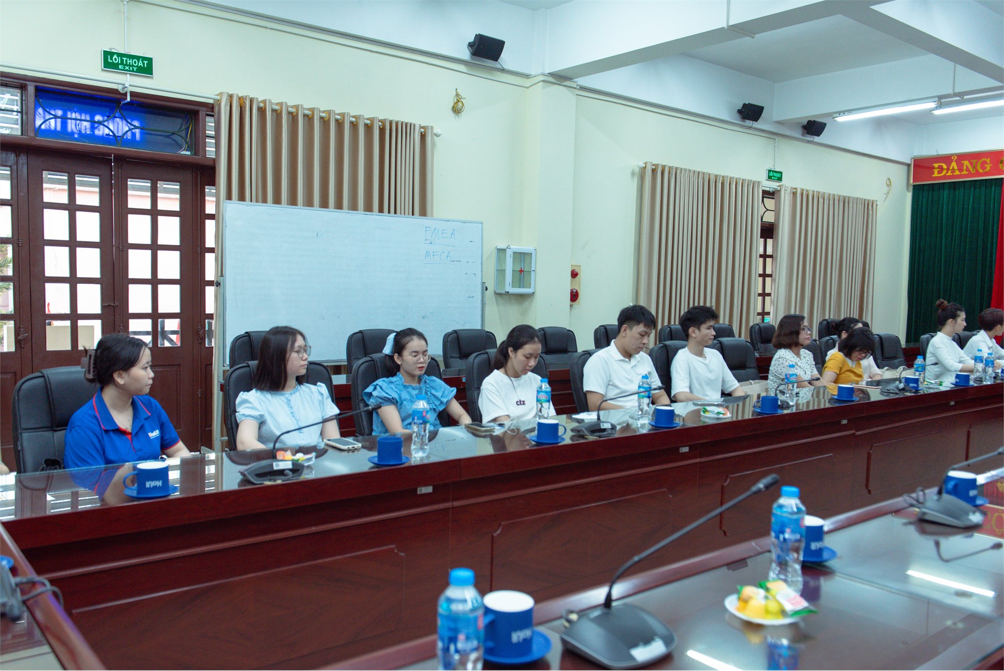Chi bộ Kinh tế 2 Đảng bộ bộ phận Trường Kinh tế tổ chức Lễ kết nạp Đảng viên mới và sinh hoạt chi bộ thường kỳ tháng 10/2026