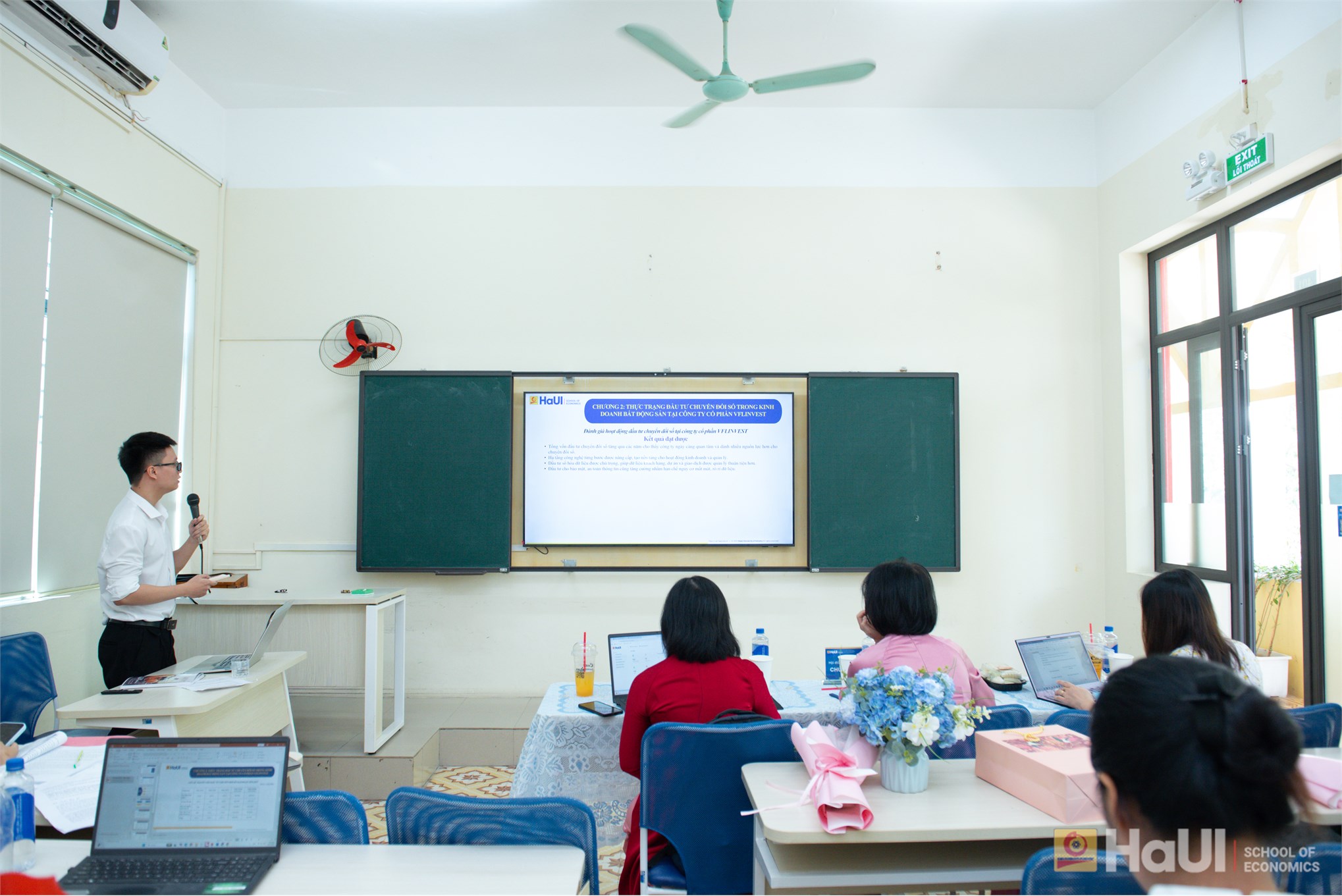 Trường Kinh tế tổ chức thành công Lễ bảo vệ khóa luận tốt nghiệp Đợt học kỳ phụ 2 năm học 2025 – 2026