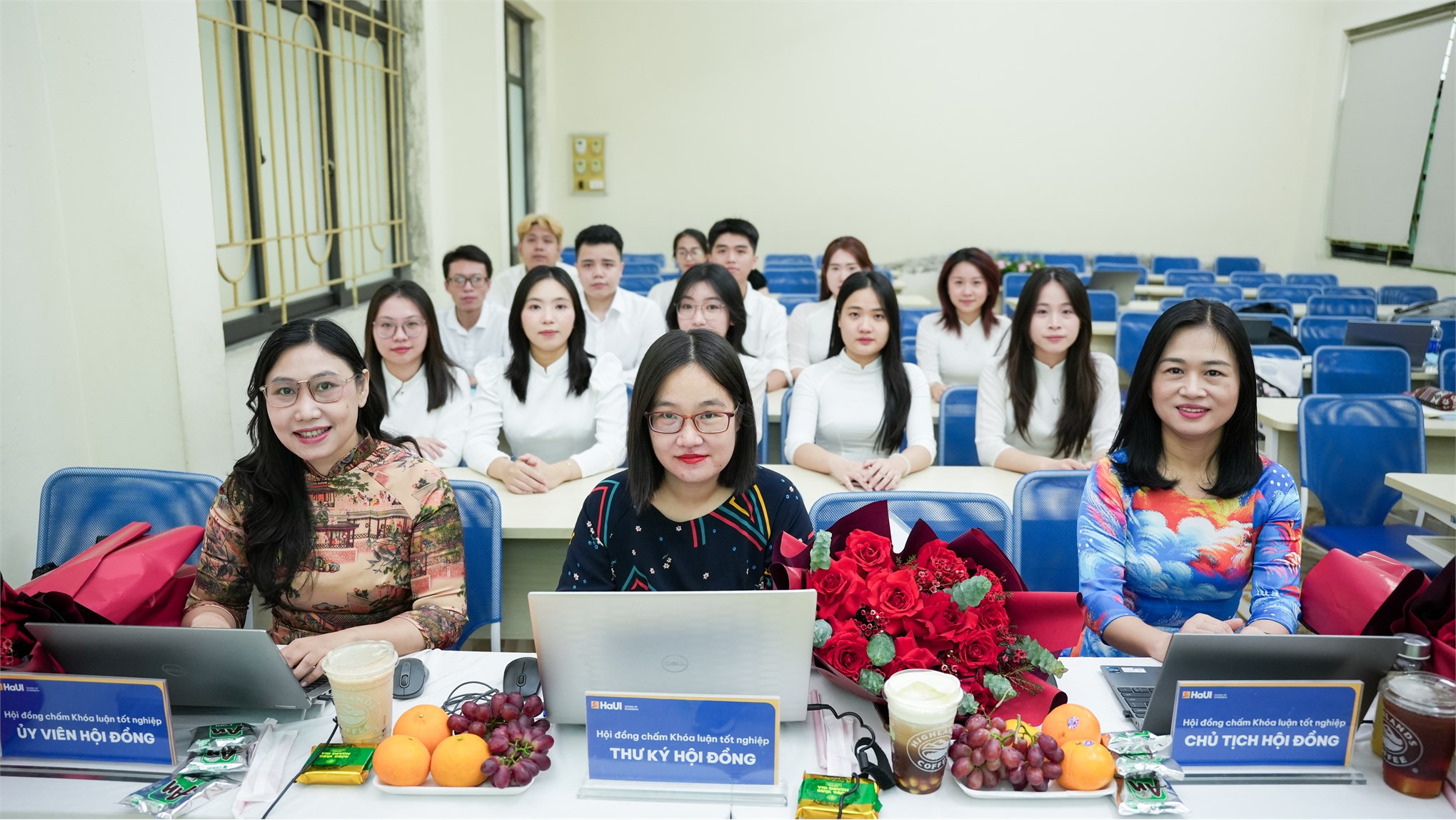 Trường Kinh tế tổ chức thành công Lễ bảo vệ khóa luận tốt nghiệp Đợt học kỳ phụ 2 năm học 2025 – 2026