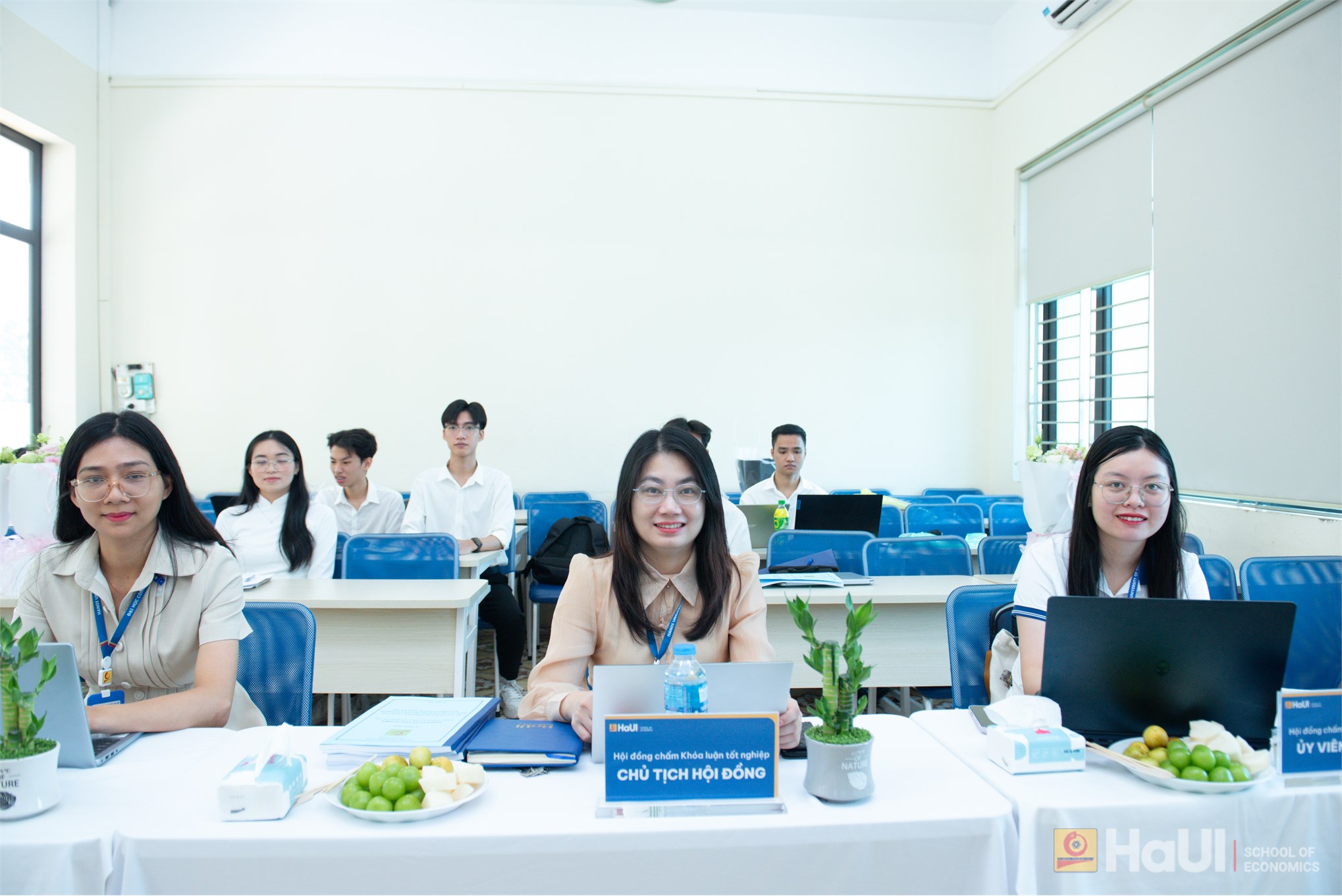 Trường Kinh tế tổ chức thành công Lễ bảo vệ khóa luận tốt nghiệp Đợt học kỳ phụ 2 năm học 2025 – 2026