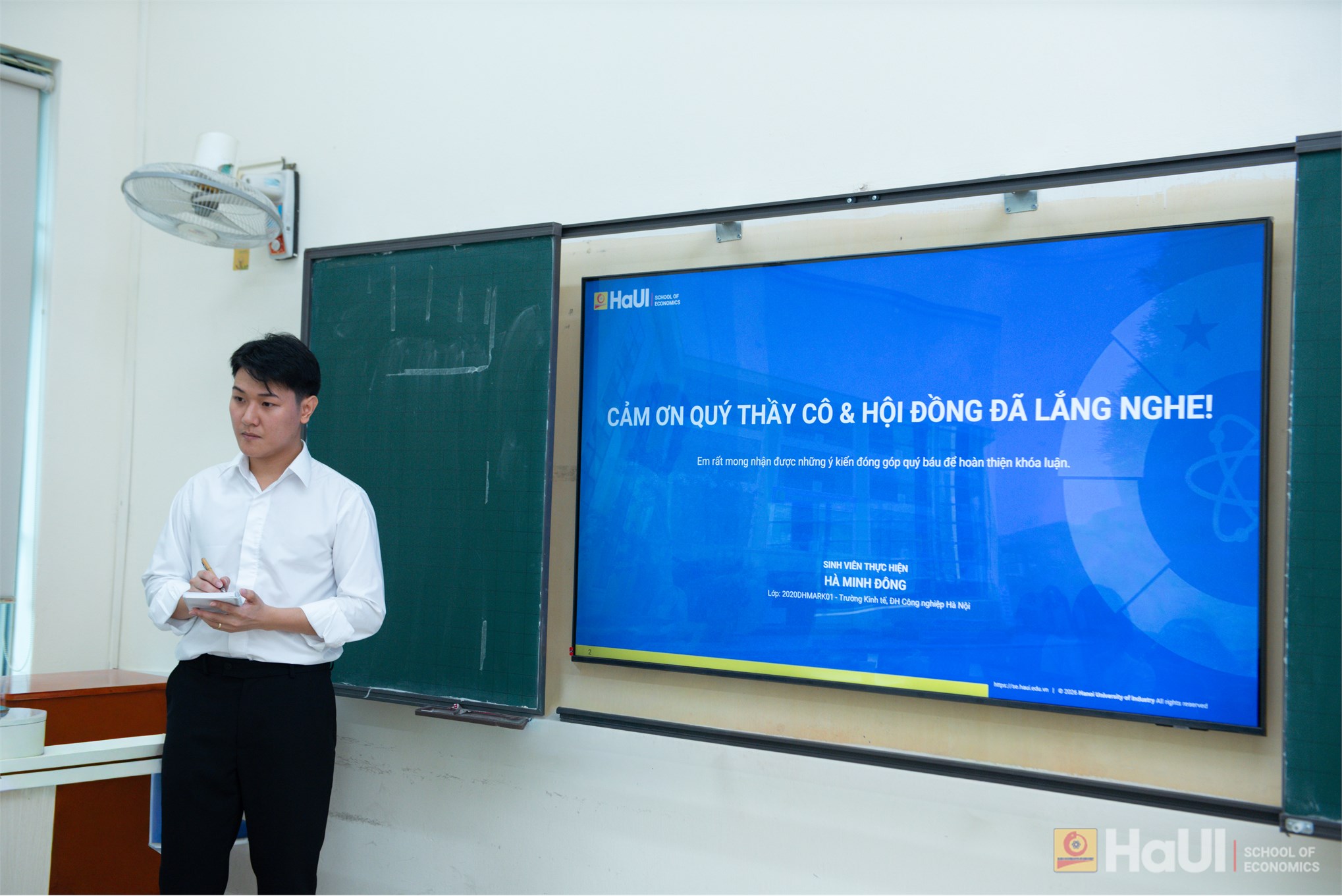 Trường Kinh tế tổ chức thành công Lễ bảo vệ khóa luận tốt nghiệp Đợt học kỳ phụ 2 năm học 2025 – 2026