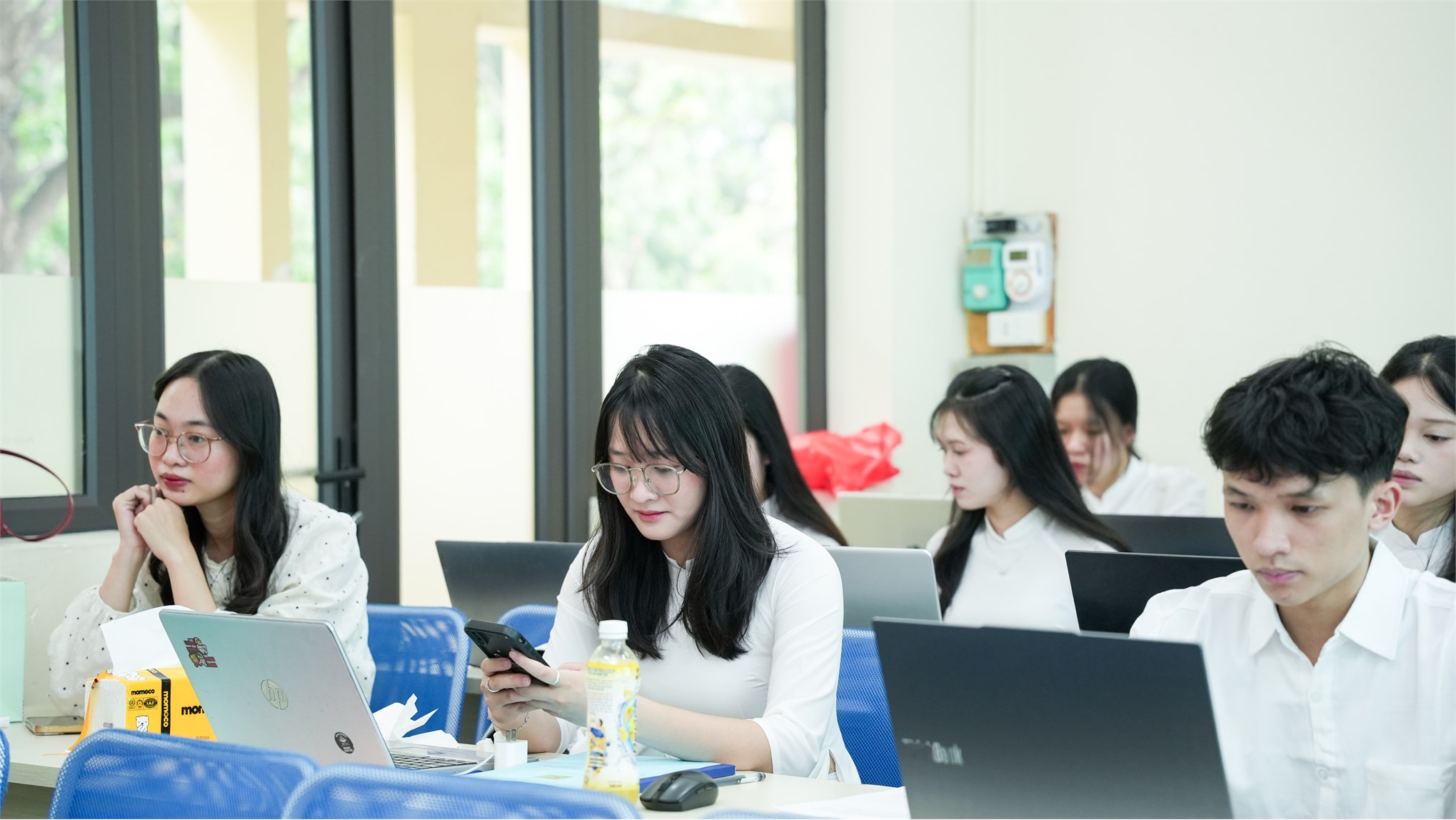 Trường Kinh tế tổ chức thành công Lễ bảo vệ khóa luận tốt nghiệp Đợt học kỳ phụ 2 năm học 2025 – 2026