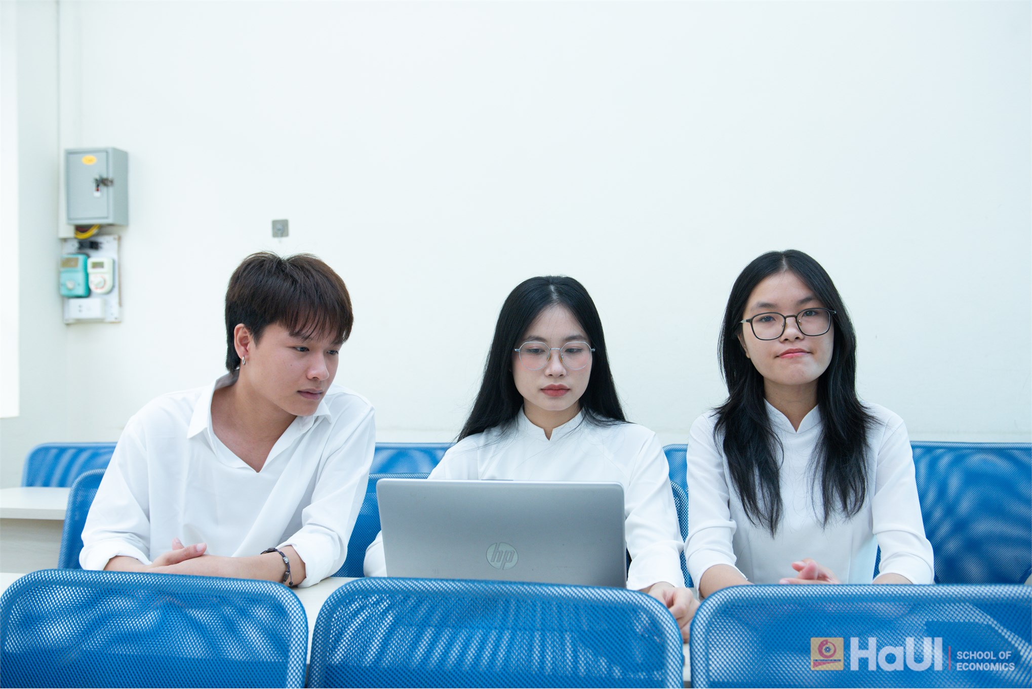 Trường Kinh tế tổ chức thành công Lễ bảo vệ khóa luận tốt nghiệp Đợt học kỳ phụ 2 năm học 2025 – 2026