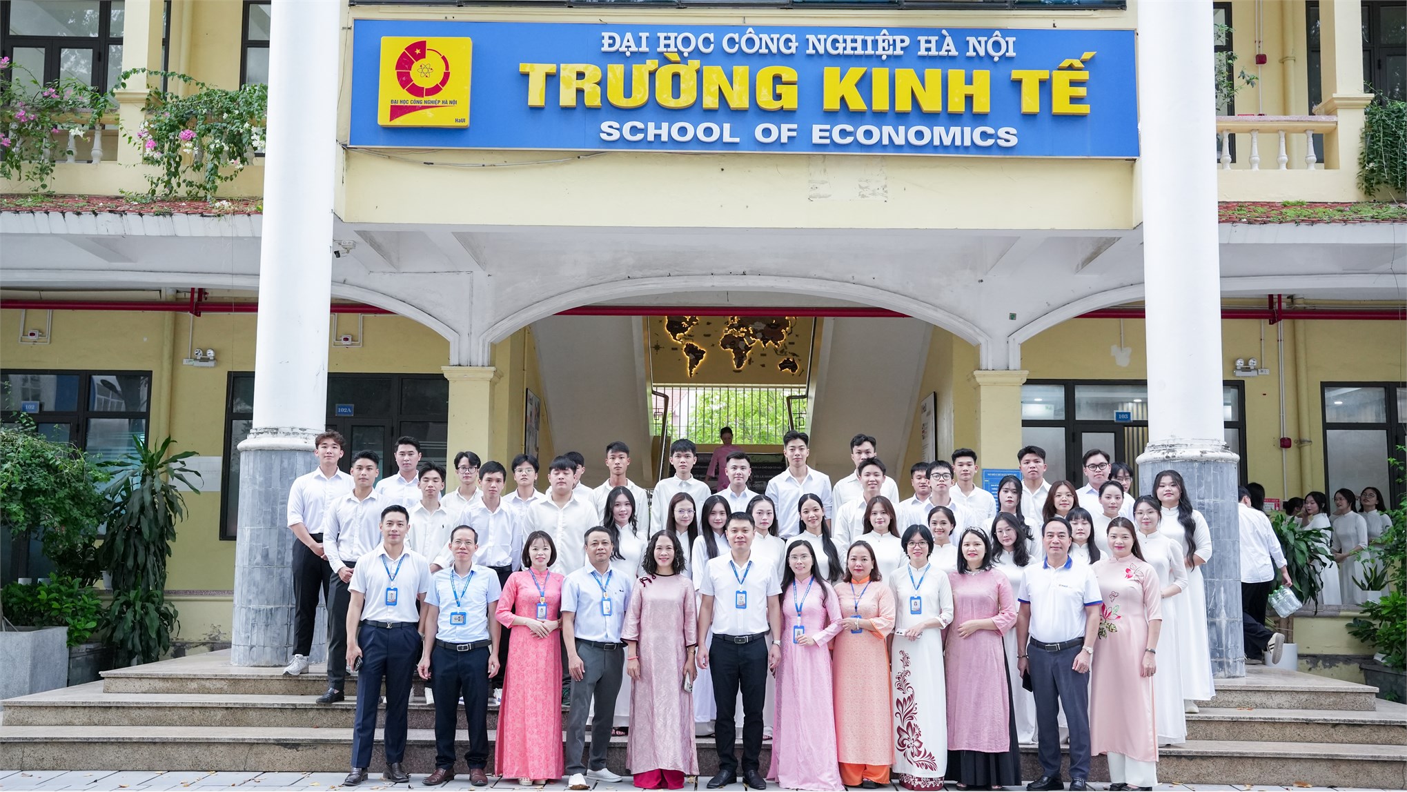 Trường Kinh tế tổ chức thành công Lễ bảo vệ khóa luận tốt nghiệp Đợt học kỳ phụ 2 năm học 2025 – 2026