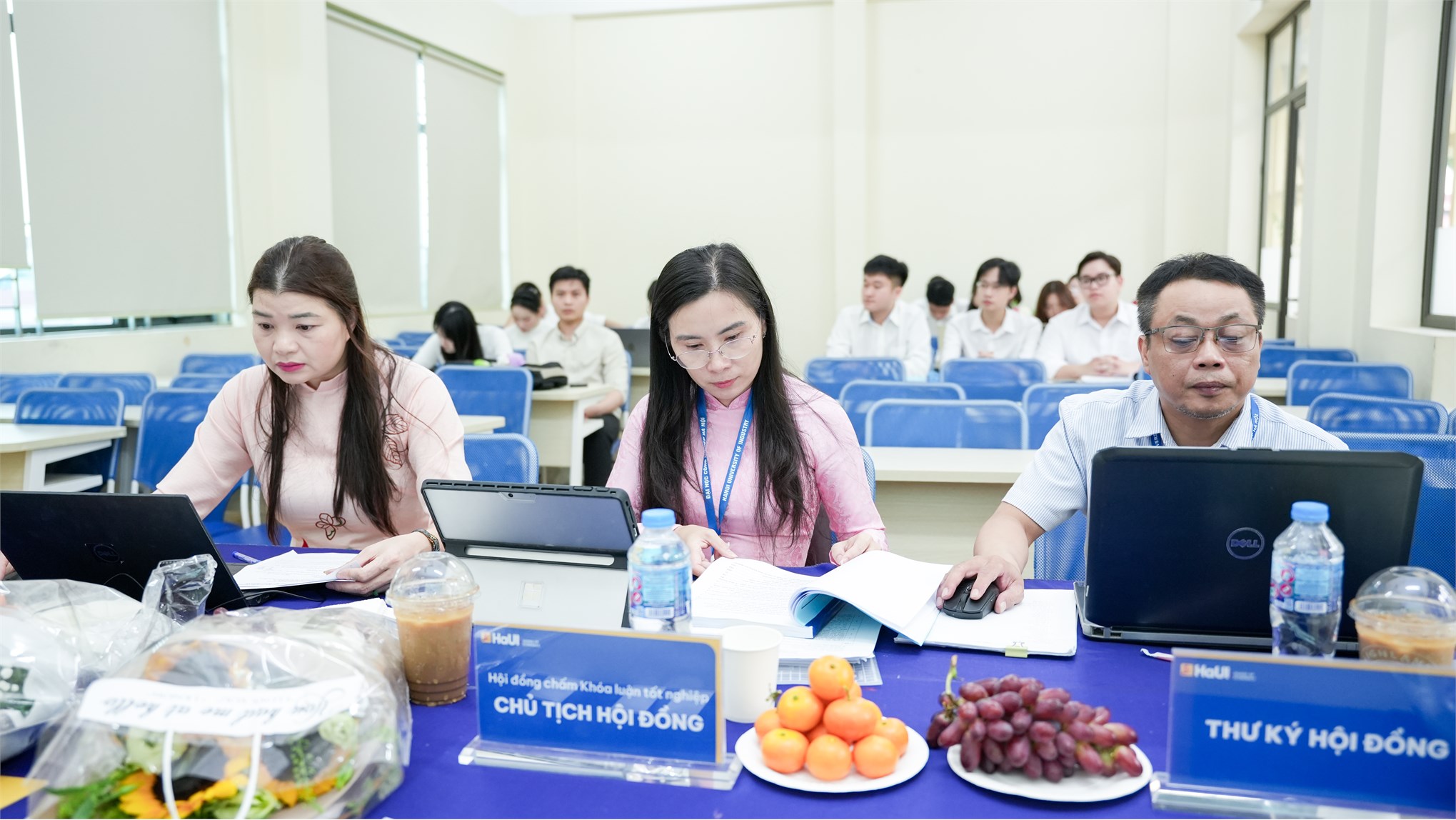 Trường Kinh tế tổ chức thành công Lễ bảo vệ khóa luận tốt nghiệp Đợt học kỳ phụ 2 năm học 2025 – 2026