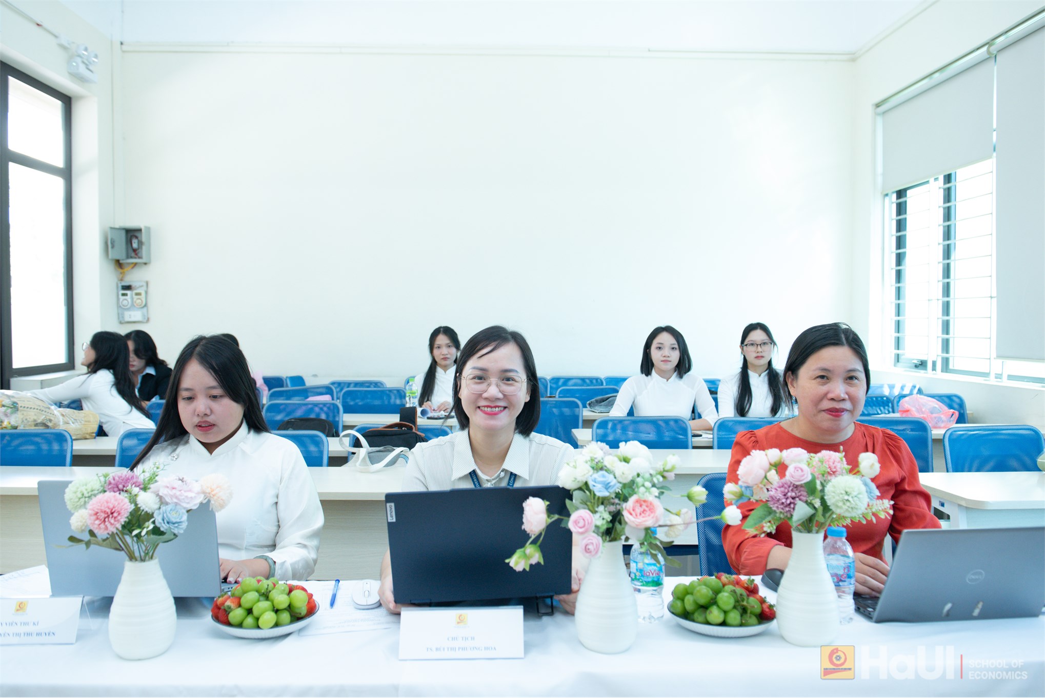 Trường Kinh tế tổ chức thành công Lễ bảo vệ khóa luận tốt nghiệp Đợt học kỳ phụ 2 năm học 2025 – 2026