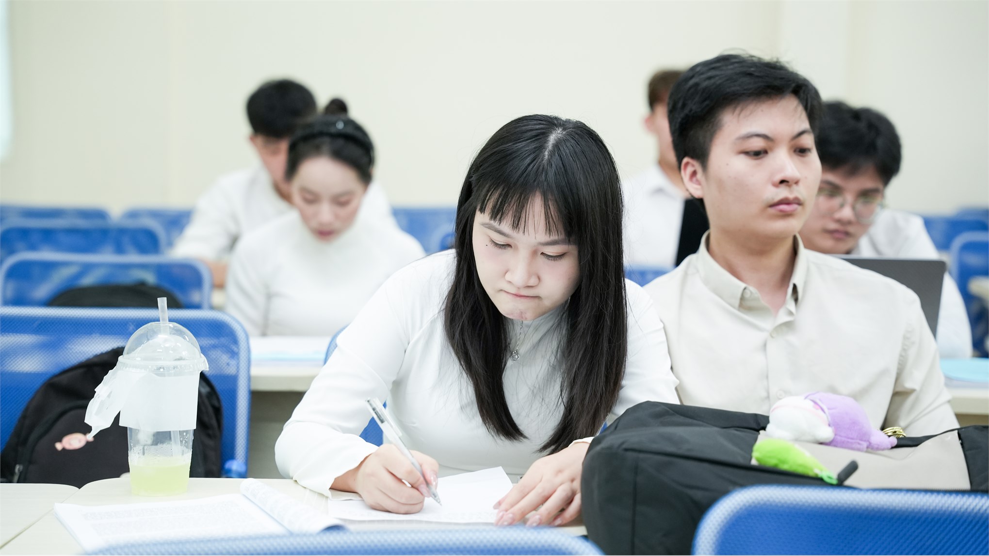 Trường Kinh tế tổ chức thành công Lễ bảo vệ khóa luận tốt nghiệp Đợt học kỳ phụ 2 năm học 2025 – 2026
