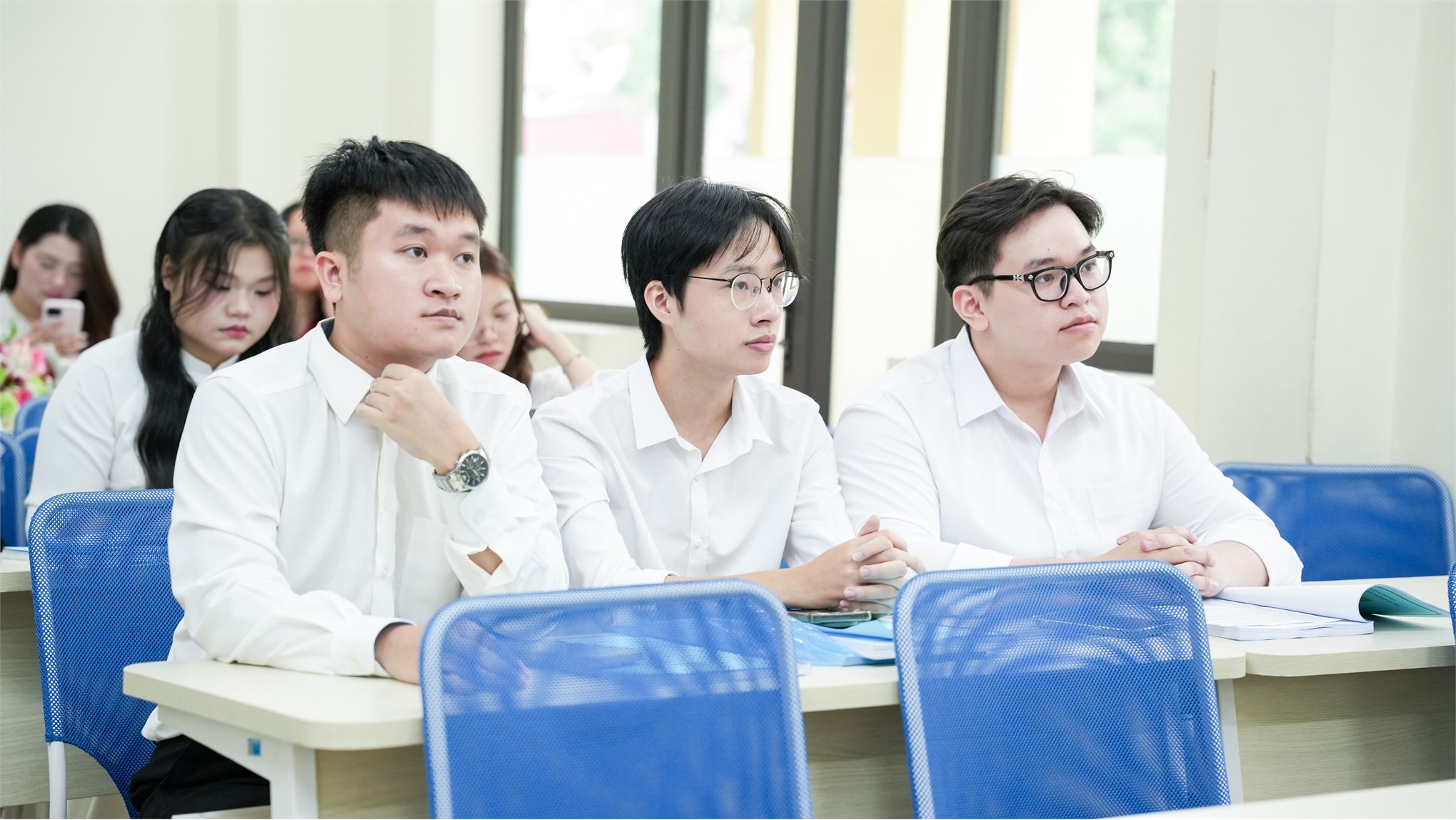 Trường Kinh tế tổ chức thành công Lễ bảo vệ khóa luận tốt nghiệp Đợt học kỳ phụ 2 năm học 2025 – 2026