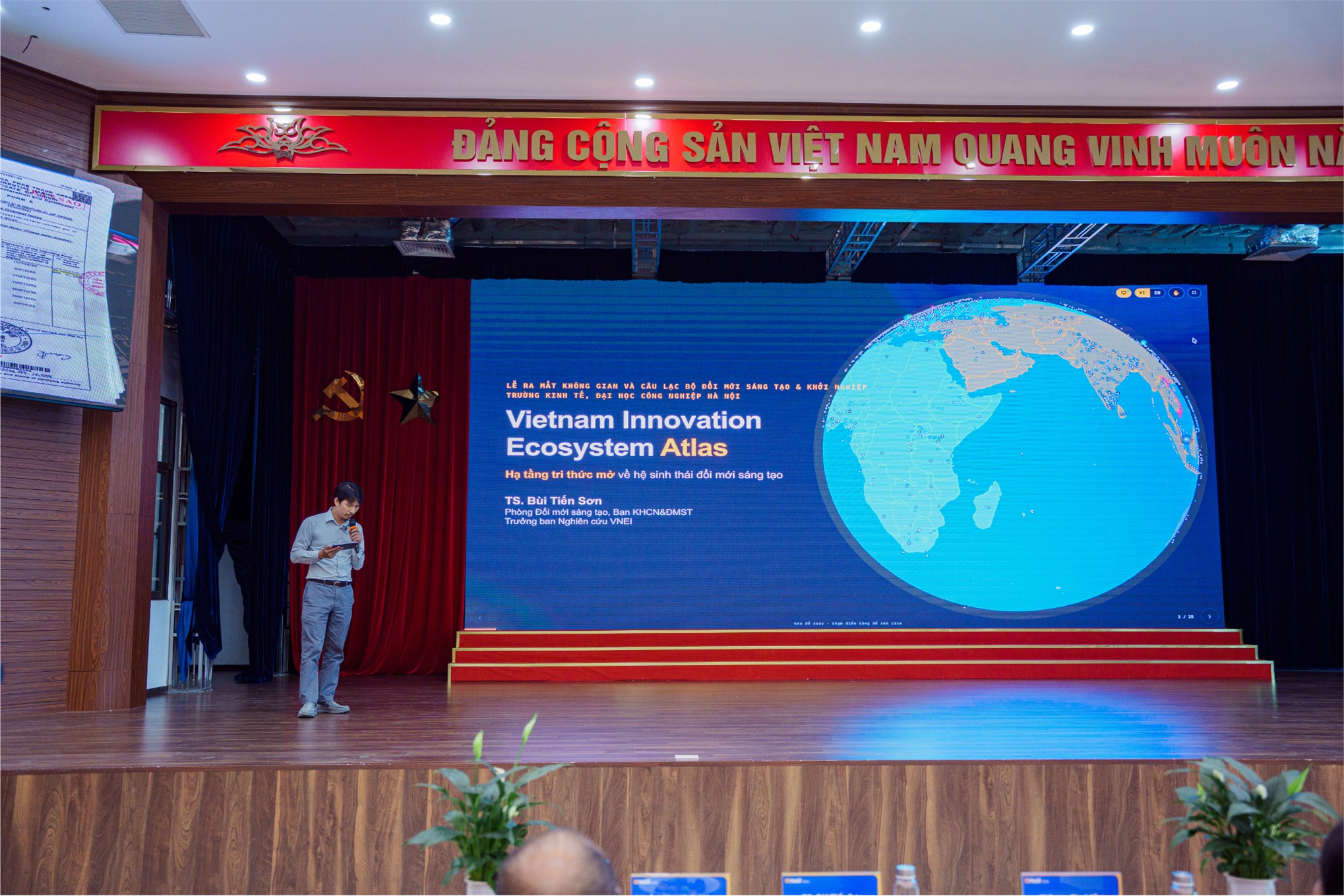 Gắn kết tri thức với thực tiễn: Trường Kinh tế (HaUI) chính thức đưa vào vận hành Không gian và Câu lạc bộ Đổi mới sáng tạo, Khởi nghiệp