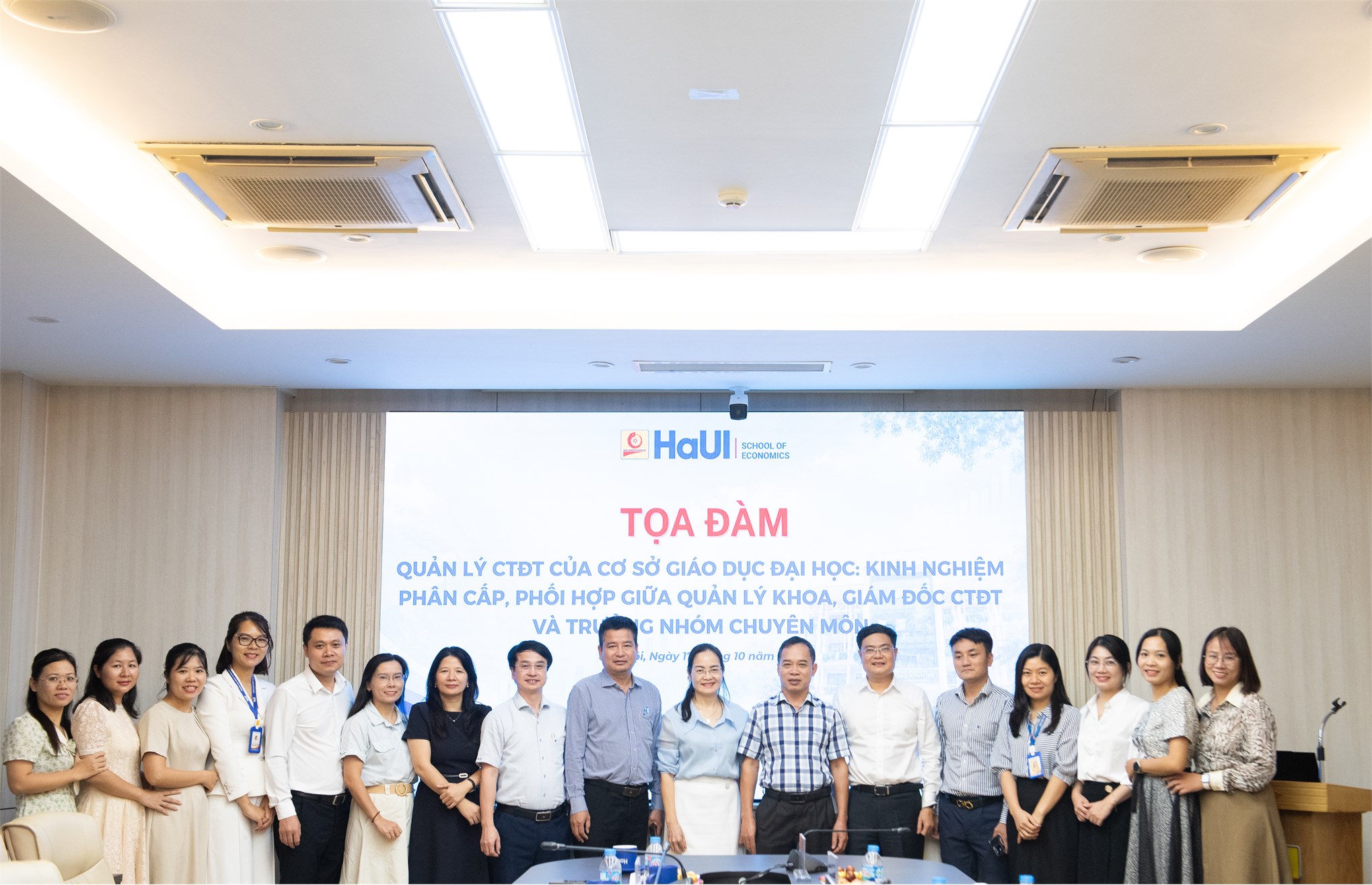 Trường Kinh tế – Đại học Công nghiệp Hà Nội tổ chức Tọa đàm chuyên sâu về quản trị học thuật và quản lý chương trình đào tạo