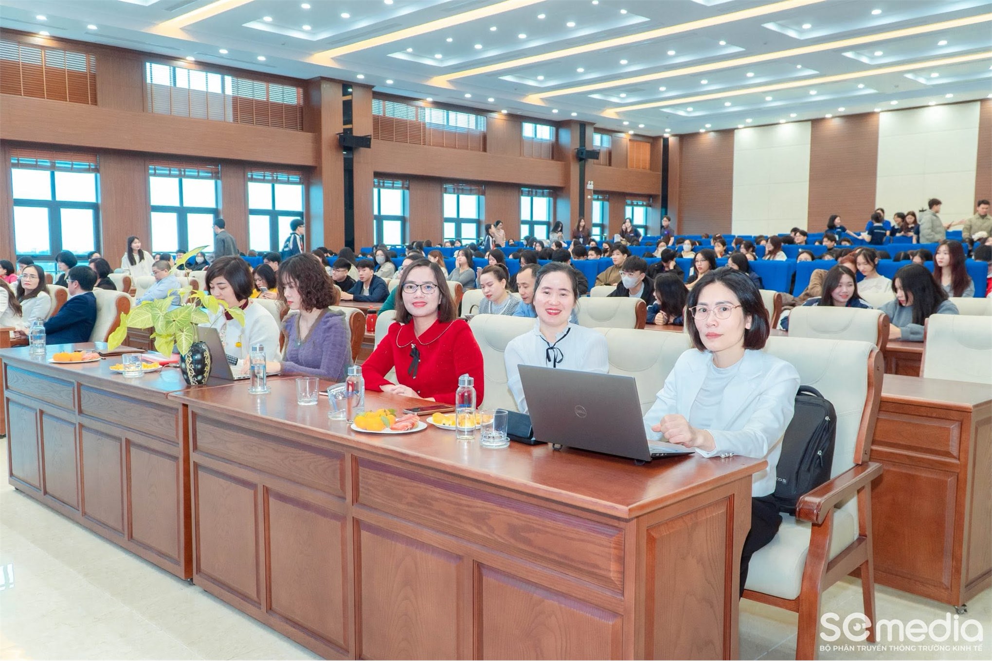 Trường Kinh tế – Đại học Công nghiệp Hà Nội tổ chức Tọa đàm “Chuyển đổi xanh trong lĩnh vực tài chính – ngân hàng và đầu tư”