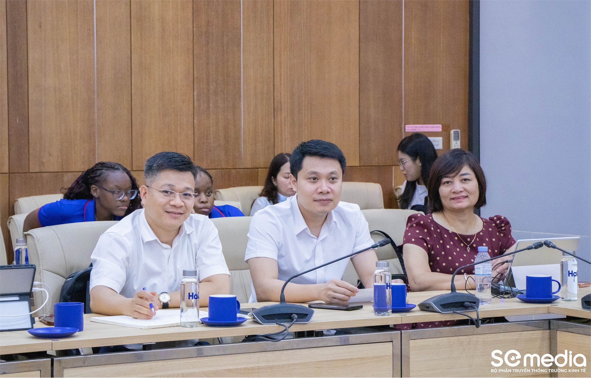 Gặp mặt, đối thoại và ra mắt Cộng đồng Sinh viên Quốc tế SE-HaUI: Cầu nối gắn kết đa văn hóa dưới mái nhà chung Trường Kinh tế