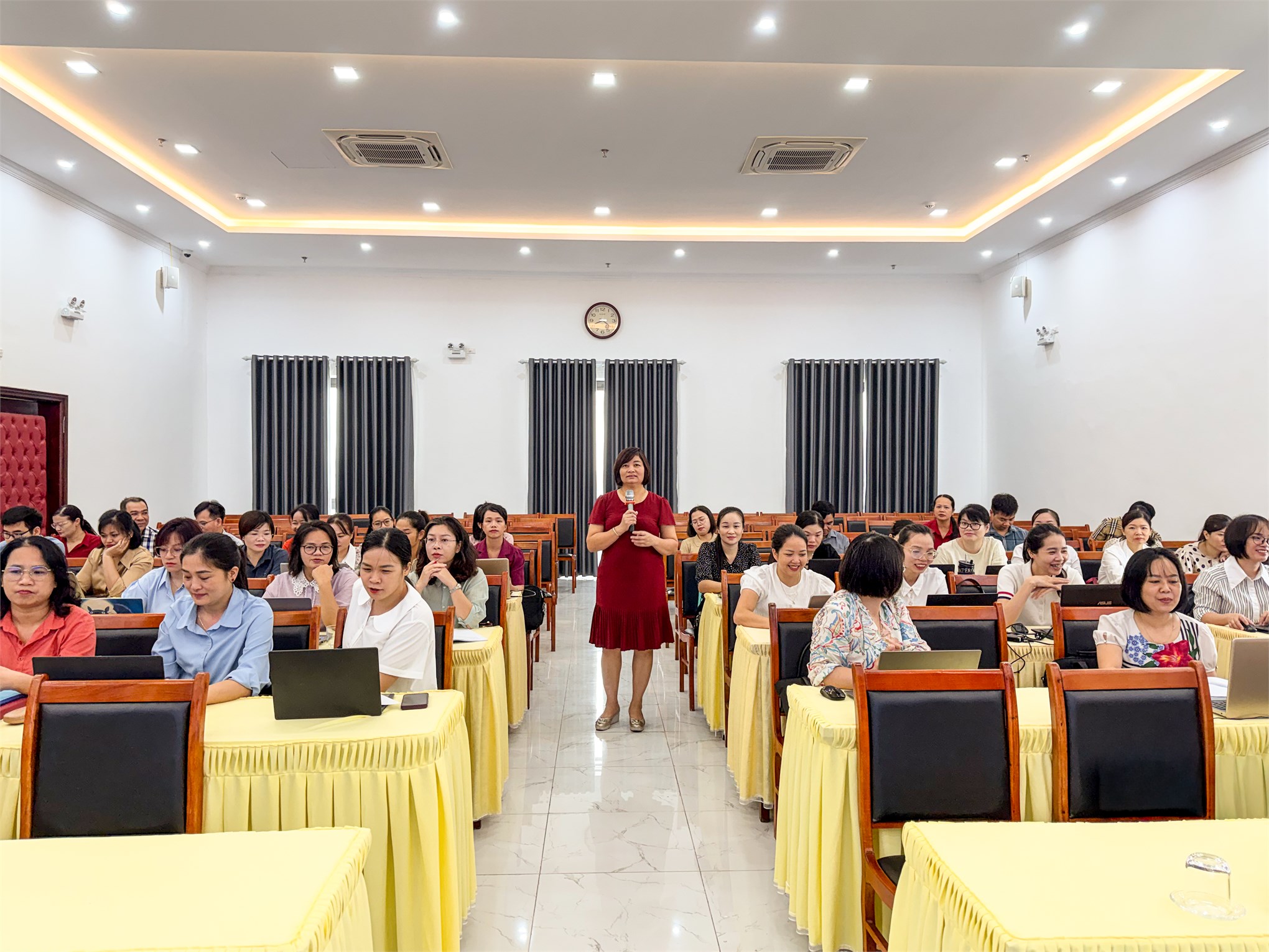 Trường Kinh tế, Đại học Công nghiệp Hà Nội đồng hành cùng tỉnh Tuyên Quang Bồi dưỡng nghiệp vụ Tài chính – kế hoạch cho đội ngũ Công chức cấp xã