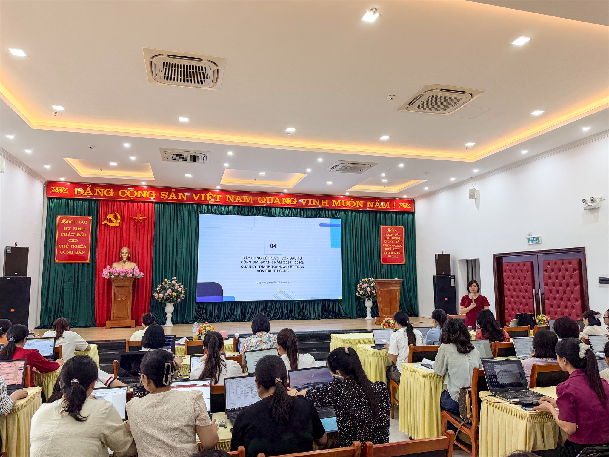 Trường Kinh tế, Đại học Công nghiệp Hà Nội đồng hành cùng tỉnh Tuyên Quang Bồi dưỡng nghiệp vụ Tài chính – kế hoạch cho đội ngũ Công chức cấp xã
