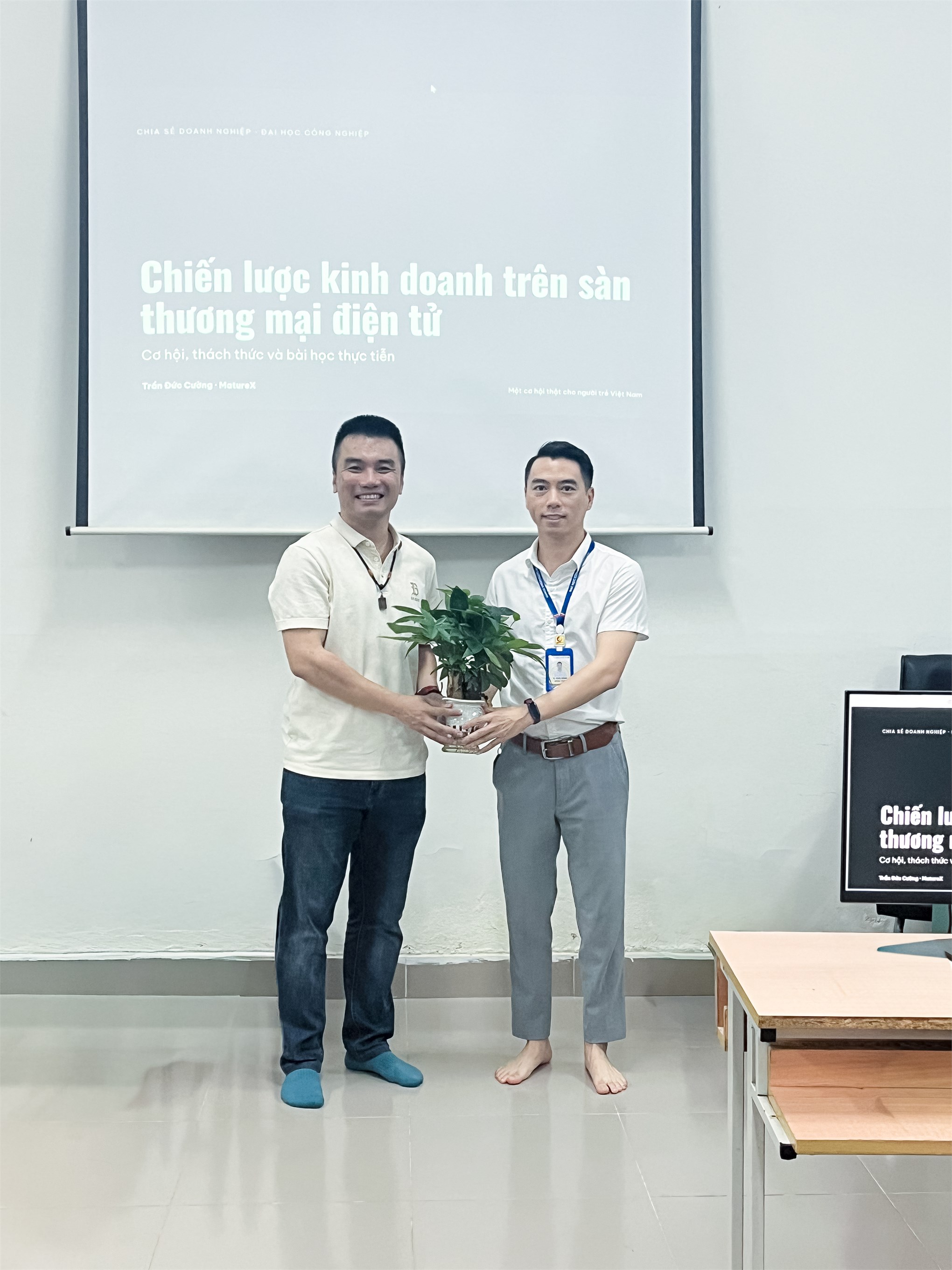 Đồng giảng cùng doanh nghiệp: Chiến lược kinh doanh trên sàn thương mại điện tử – Cơ hội, thách thức và bài học thực tiễn